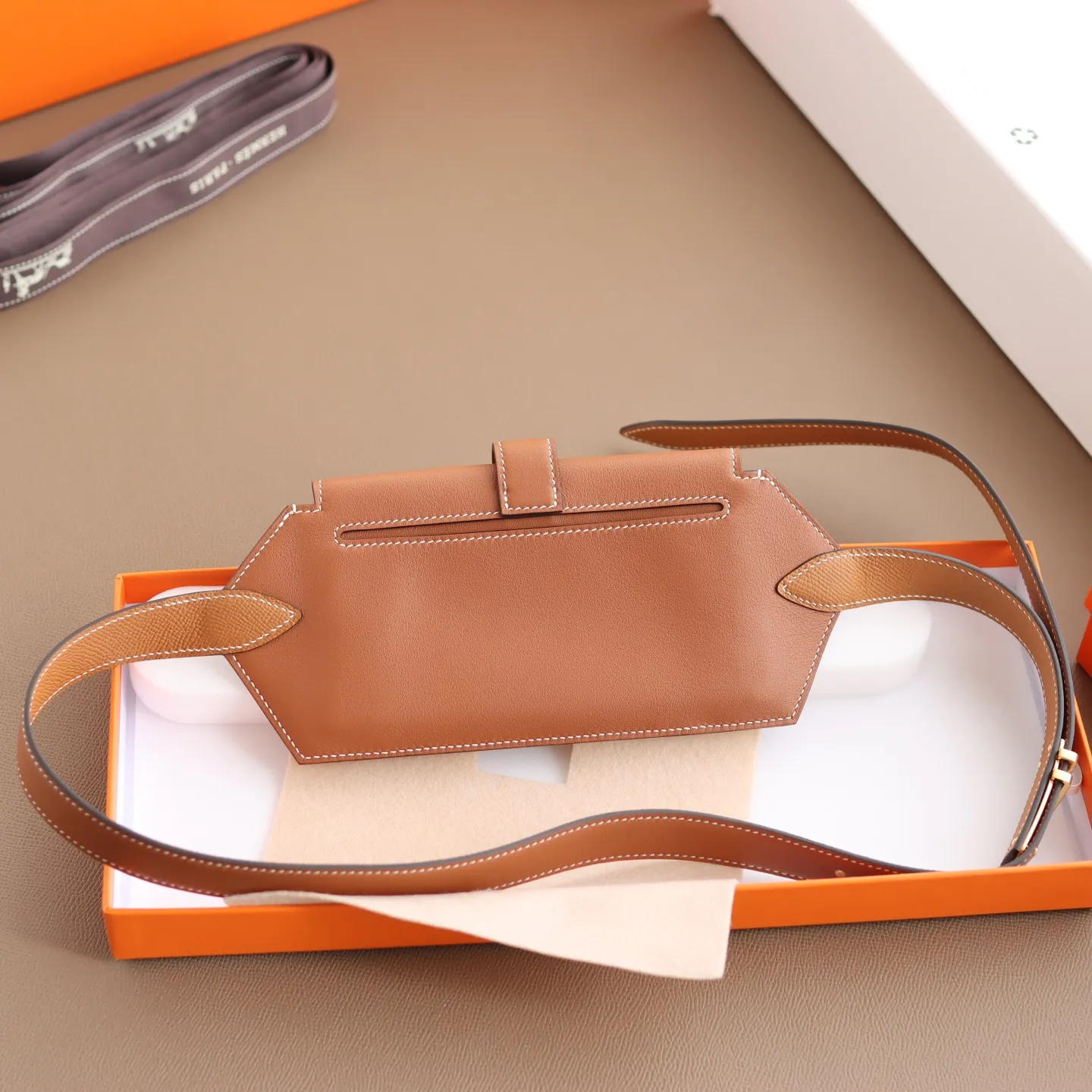 💰3320💰Full set of packaging💰 💍 HERMES original leather handmade ⚡️🌹waist bag/golden brown Elan Pocket 24～belt/size can hold Max large mobile phone, lipstick💄, ID, passport. In addition to being used as a waist bag, it can also be used as a cross-body bag and a chest bag. The size M leather is about 28-31 inches. There is room for length and you can punch holes if needed.