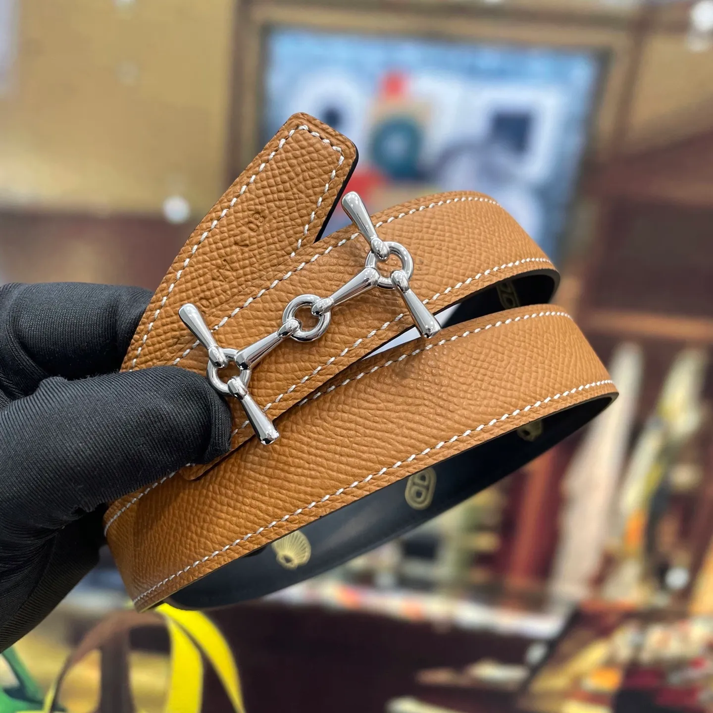 💰480💰Full package💰 💍Purchase level Hermes-⚡️🌹High-quality double-sided original Epsom leather with stainless steel hardware buckle, high-end luxury printed Swift and Epsom calfskin double-sided leather belt.  The entire length of the belt is hot-stamped with gold foil and alternately embellished with shell elements and Chaine d'Ancre link designs.