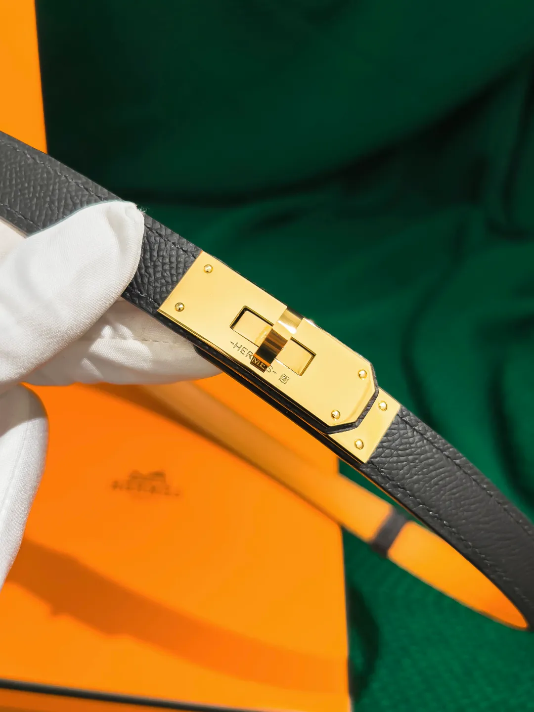 💰498💰Full package💰 💍Purchase level Hermès ⚡️🌹Kelly classic women's belt Width 1.8cm Classic elastic belt (one size fits all) Top layer EP palm print calfskin with golden brown calfskin bottom, semi-hand-sewn. Stainless steel buckle (gold silver)