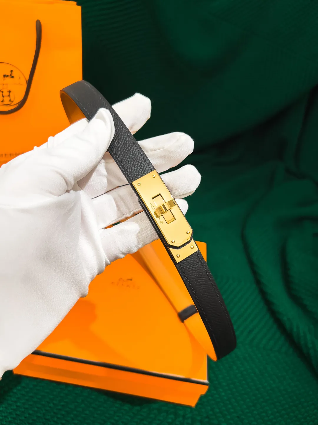 💰498💰Full package💰 💍Purchase level Hermès ⚡️🌹Kelly classic women's belt Width 1.8cm Classic elastic belt (one size fits all) Top layer EP palm print calfskin with golden brown calfskin bottom, semi-hand-sewn. Stainless steel buckle (gold silver)