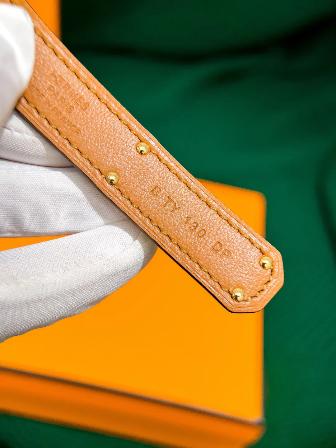 💰498💰Full package💰 💍Purchase level Hermès ⚡️🌹Kelly classic women's belt Width 1.8cm Classic elastic belt (one size fits all) Top layer EP palm print calfskin with golden brown calfskin bottom, semi-hand-sewn. Stainless steel buckle (gold silver)