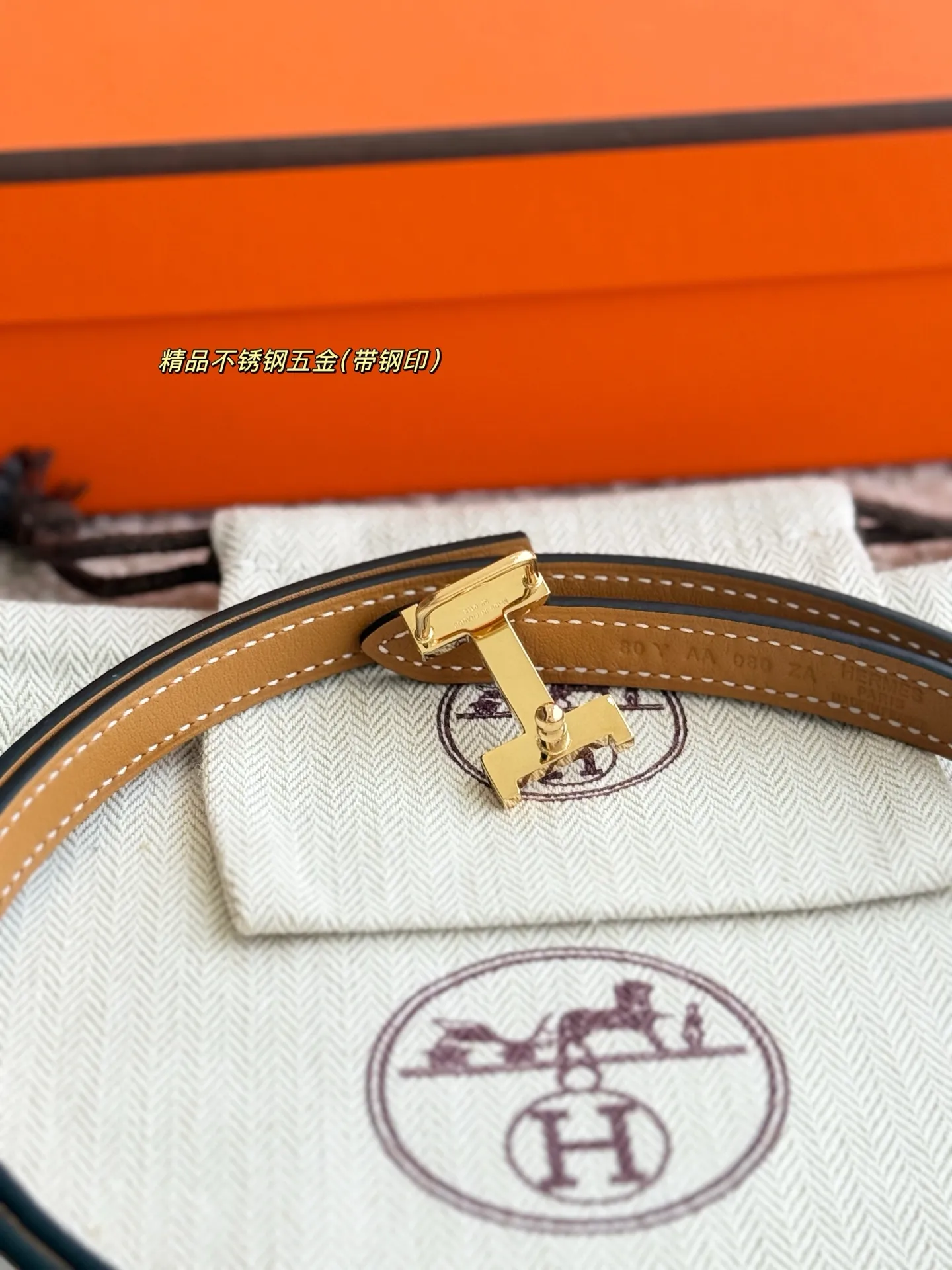 💰420💰Full package💰 💍Purchase level Hermès boutique Mini Constance Premium stainless steel hardware with steel stamp and imported Epsom leather Width 13MM Hermes women's belt is highly praised for its exquisite craftsmanship, high-quality materials and classic design. It is the top choice for women's belts. It is simple and elegant. The product has a delicate feel. It is not only a practical accessory, but also adds highlights to the overall look.