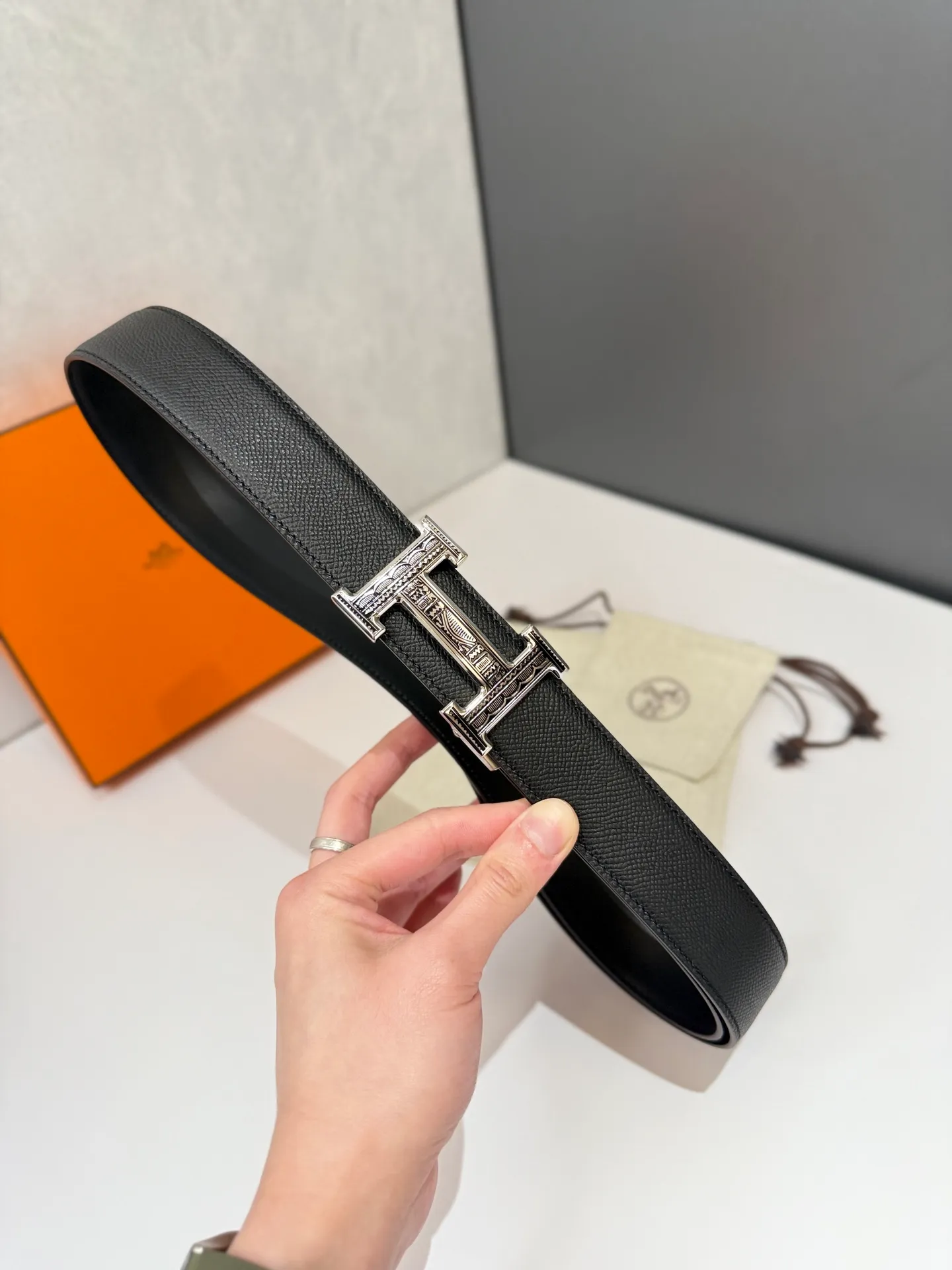 💰460💰Full package💰 💍Purchase level Hermès belt is one of the classic accessories of the luxury brand Hermès, famous for its high-quality leather, exquisite craftsmanship and iconic design. Automatic smooth buckle belt, stainless steel hardware, matching original leather belt body, adjustable length 🔝🔝🔝❤️❤️❤️