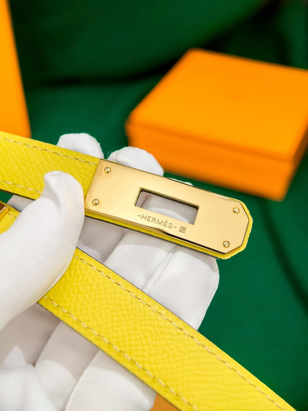 💰498💰Full package💰 💍Purchase level Hermès ⚡️🌹Kelly classic women's belt Width 1.8cm Classic elastic belt (one size fits all) Top layer EP palm print calfskin with golden brown calfskin bottom, semi-hand-sewn. Stainless steel buckle (gold silver)