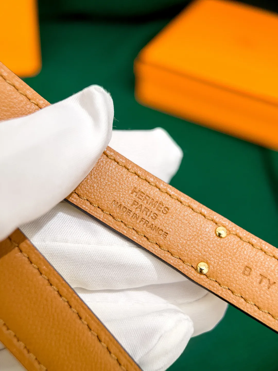 💰498💰Full package💰 💍Purchase level Hermès ⚡️🌹Kelly classic women's belt Width 1.8cm Classic elastic belt (one size fits all) Top layer EP palm print calfskin with golden brown calfskin bottom, semi-hand-sewn. Stainless steel buckle (gold silver)