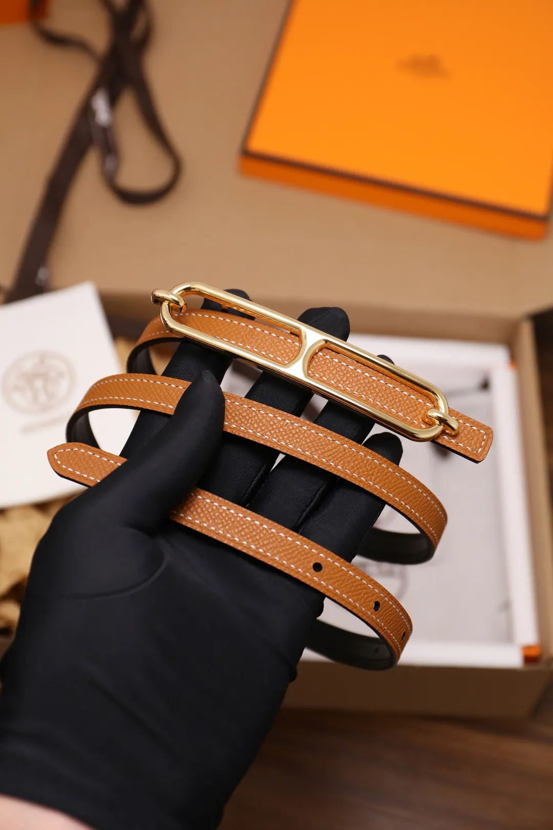 💰420💰Full package💰 💍Purchase grade Hermès⚡️🌹Width 1.3cm, first layer ep palmprint calfskin with plain calfskin base, double-sided. Dupu's diagonal stitching, Italian Finnis oil edges, and fine workmanship. Button head: pure copper, pure steel buckle (gold, silver) Size: 90-110cm