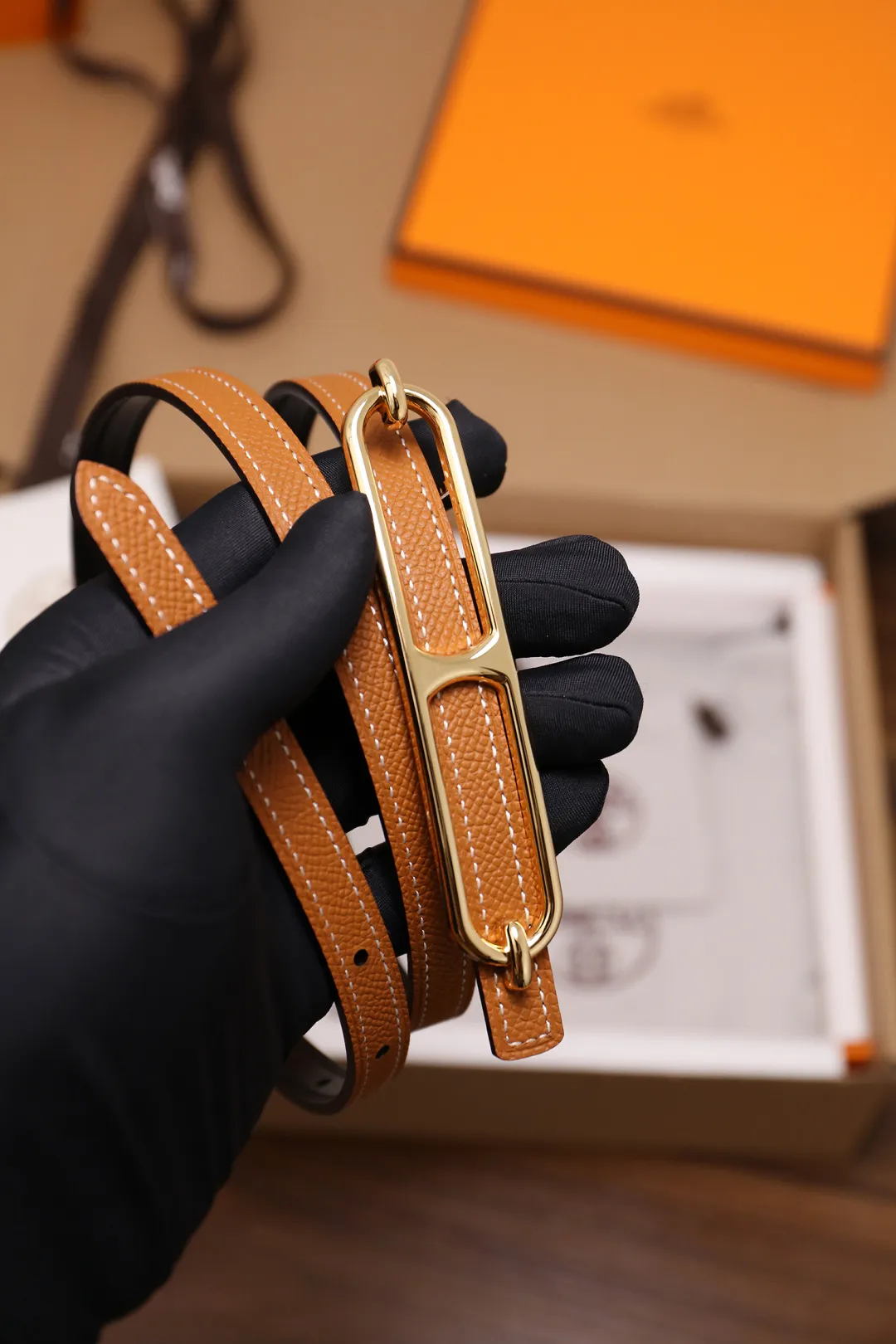 💰420💰Full package💰 💍Purchase grade Hermès⚡️🌹Width 1.3cm, first layer ep palmprint calfskin with plain calfskin base, double-sided. Dupu's diagonal stitching, Italian Finnis oil edges, and fine workmanship. Button head: pure copper, pure steel buckle (gold, silver) Size: 90-110cm