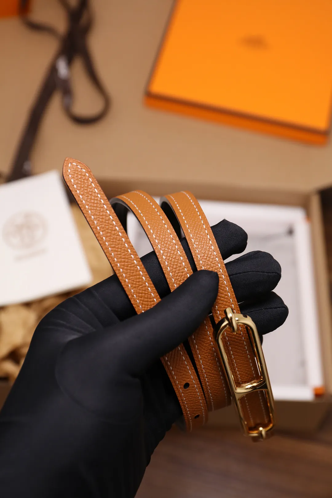 💰420💰Full package💰 💍Purchase grade Hermès⚡️🌹Width 1.3cm, first layer ep palmprint calfskin with plain calfskin base, double-sided. Dupu's diagonal stitching, Italian Finnis oil edges, and fine workmanship. Button head: pure copper, pure steel buckle (gold, silver) Size: 90-110cm