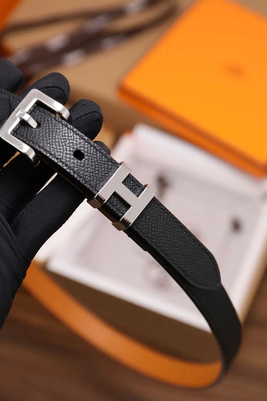 💰480💰Full package💰 💍Purchase level Hermès ⚡️🌹Ladies belt, width 2.0CM, top layer EP palm print calfskin with imported leather sole, fine workmanship, good quality. It's the perfect choice to pair with dresses and casual pants. Color; three colors, buckle: gold, silver, size: 90-110CM