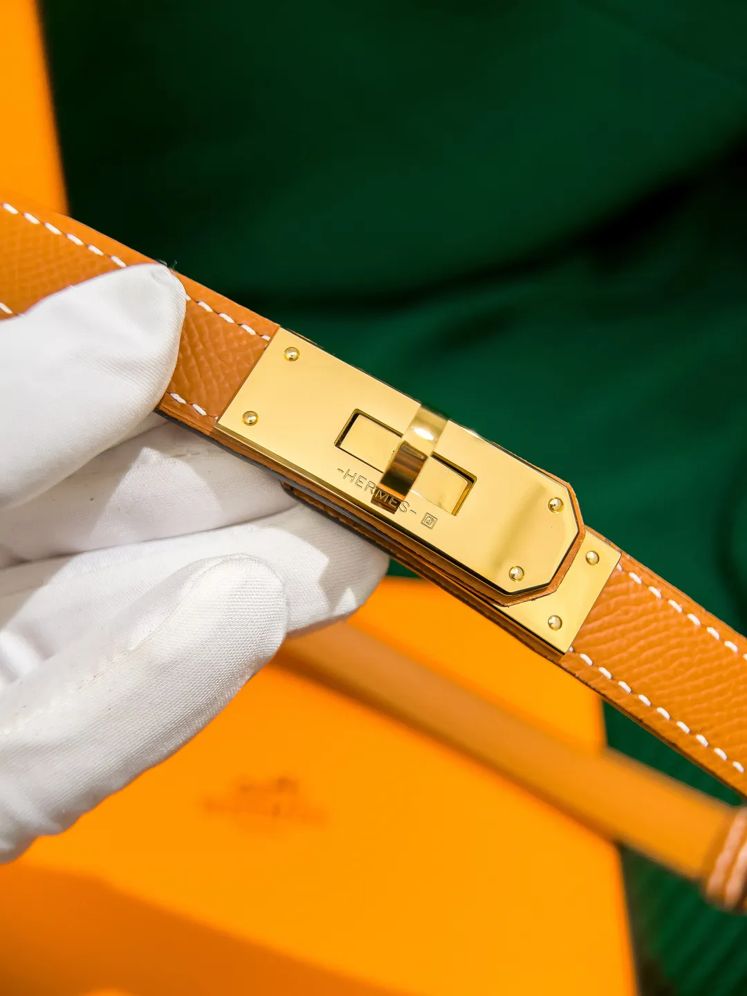💰498💰Full package💰 💍Purchase level Hermès ⚡️🌹Kelly classic women's belt Width 1.8cm Classic elastic belt (one size fits all) Top layer EP palm print calfskin with golden brown calfskin bottom, semi-hand-sewn. Stainless steel buckle (gold silver)