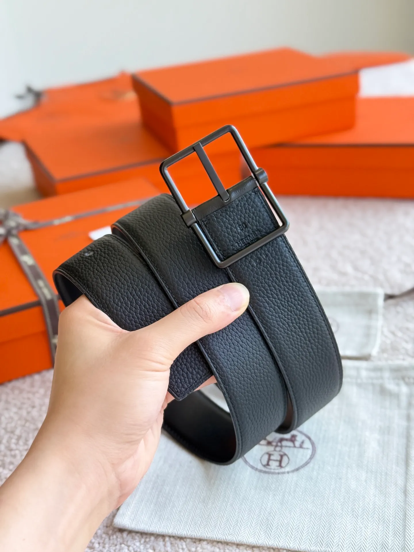 💰520💰Full set of packaging💰 💍Purchasing agent level Hermes⚡️🌹The counter sister recommends sharing Black Samurai belt, width 38mm, high-quality double-sided original leather with fine pin buckle, high-quality high-quality⚡️🌹Seiko production, detailed pictures, gold medal sales counter sister real-life shooting, high-end luxury