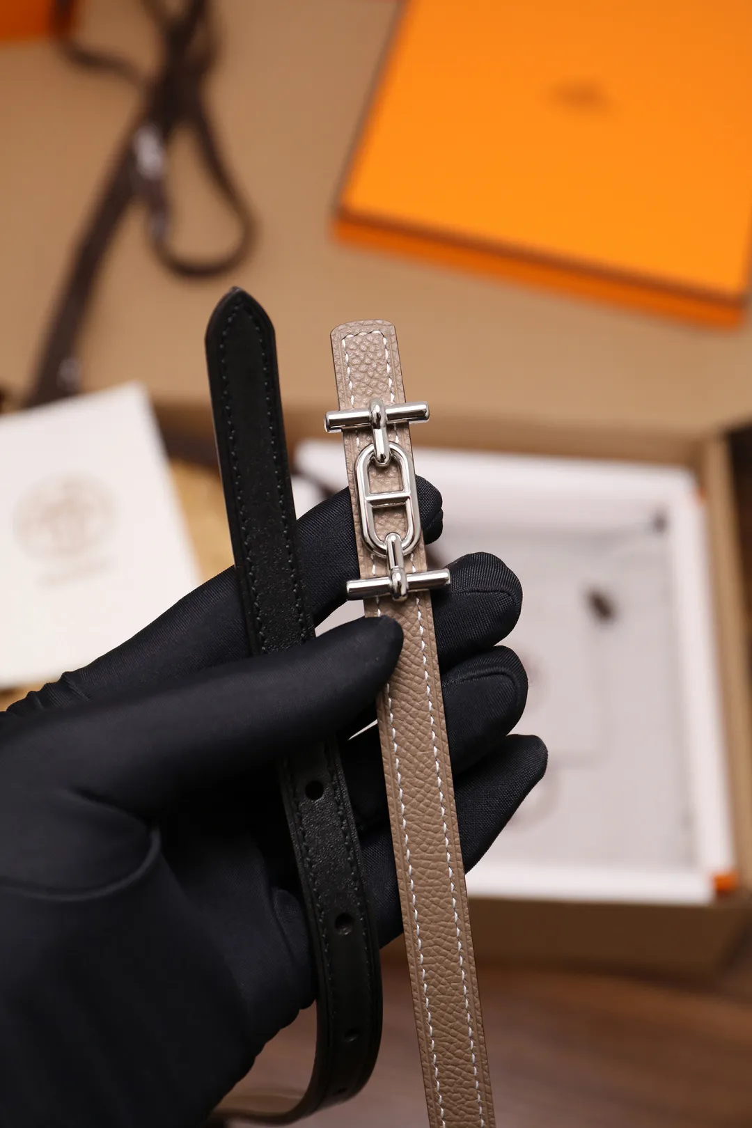💰420💰Full package💰 💍Purchase grade Hermès⚡️🌹Width 1.3cm, first layer ep palmprint calfskin with plain calfskin base, double-sided. Dupu's diagonal stitching, Italian Finnis oil edges, and fine workmanship. Button head: pure copper, pure steel buckle (gold, silver) Size: 90-110cm