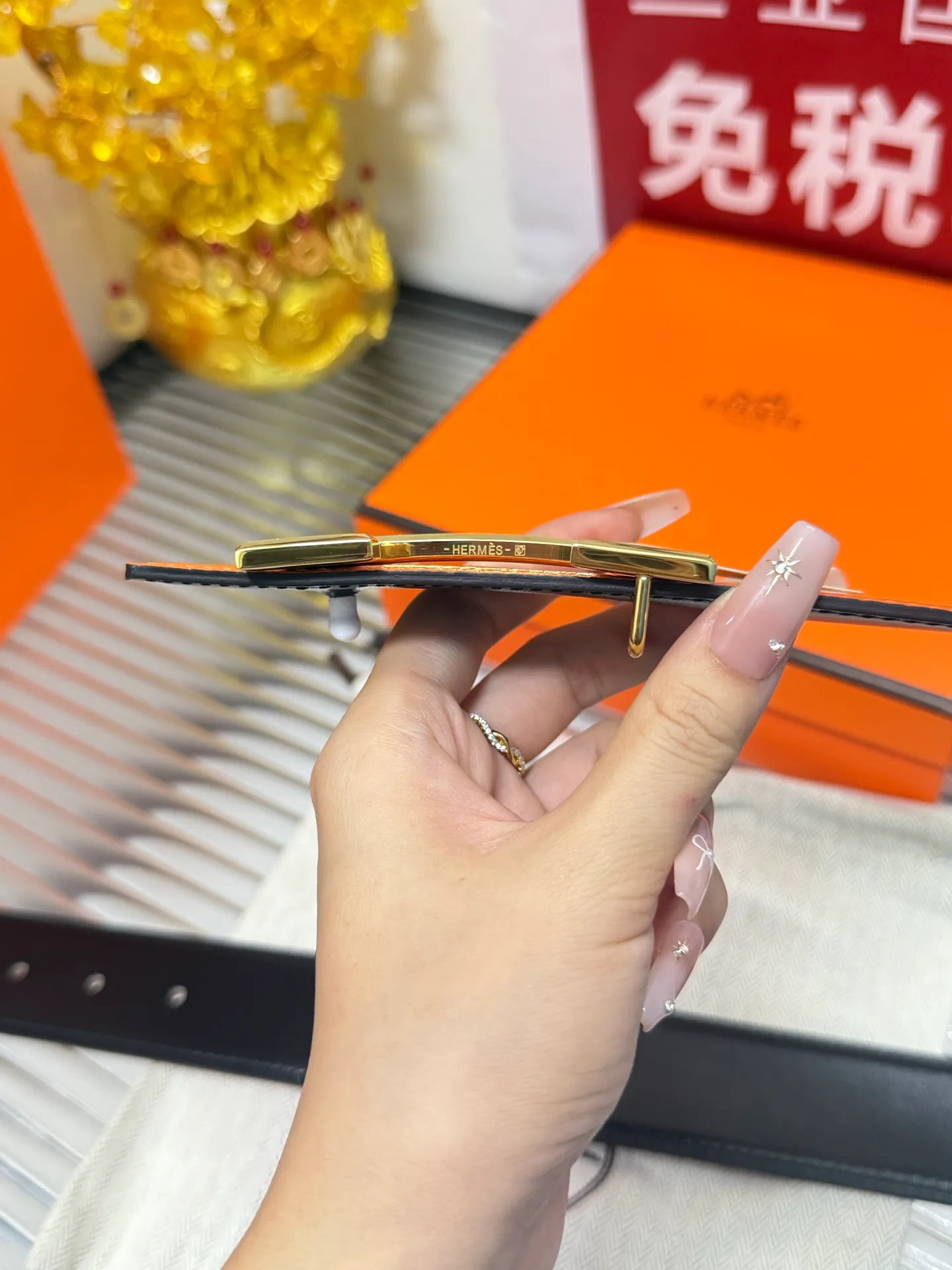 ✅Width: 𝟯.𝟴𝗰𝗺 ❑ Hermès « Comes with a full set of 🛍 original packaging at the counter » Original imported 𝐓𝐎𝐆𝐎 calfskin + fine pure steel ❑ Purchasing genuine goods · Fine and perfect wiring, exquisite and neat details ❗️Original high quality P480
