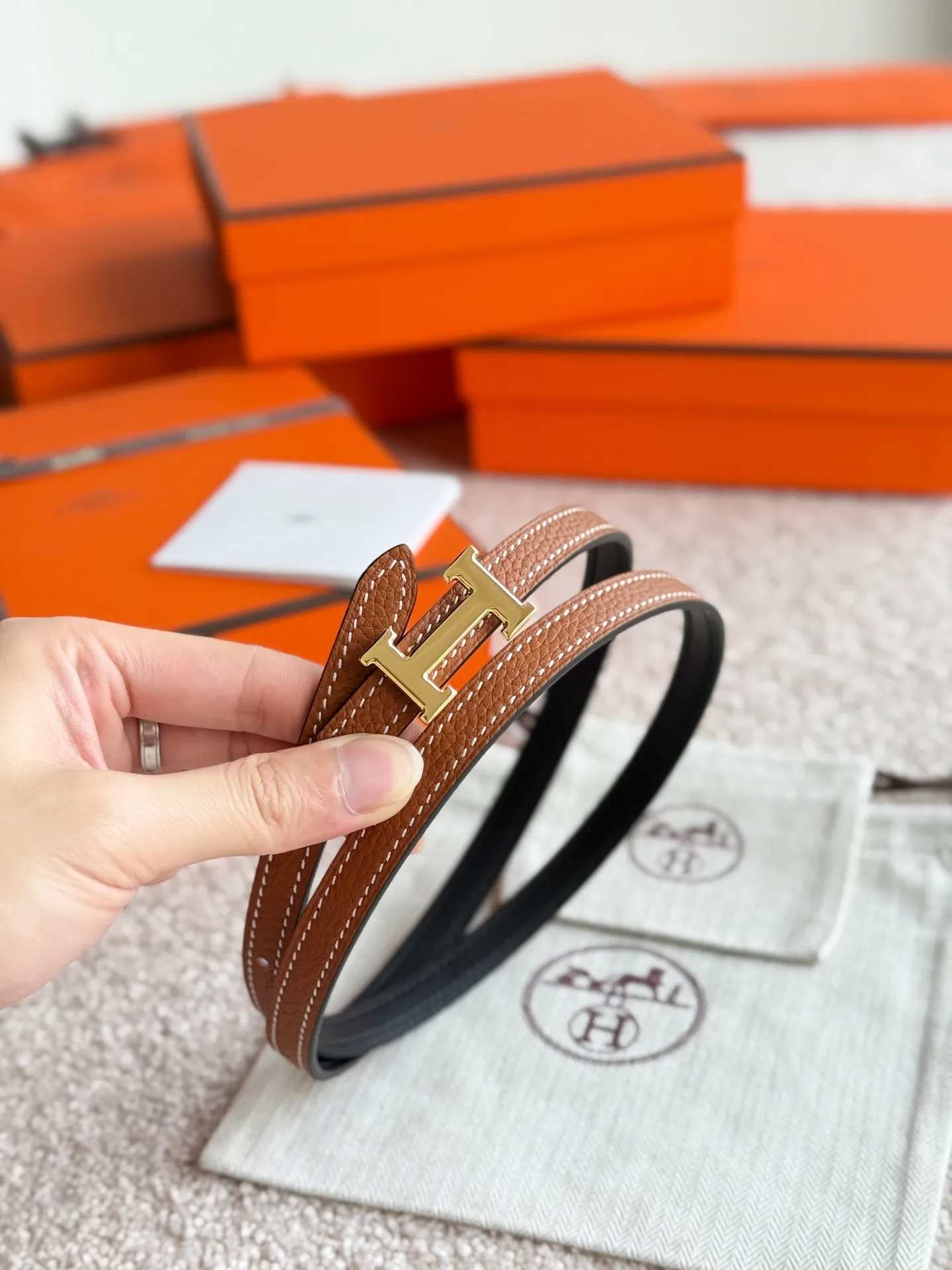 💰420💰Full package💰 💍Purchase level Hermès ⚡️🌹Mini H 5382 Fine hardware with imported togo leather Width 13MM Hermes women's belt is highly praised for its exquisite craftsmanship, high-quality materials and classic design. It is the top choice for women's belts. It is simple and elegant. The product has a delicate feel. It is not only a practical accessory, but also adds highlights to the overall look ♥️