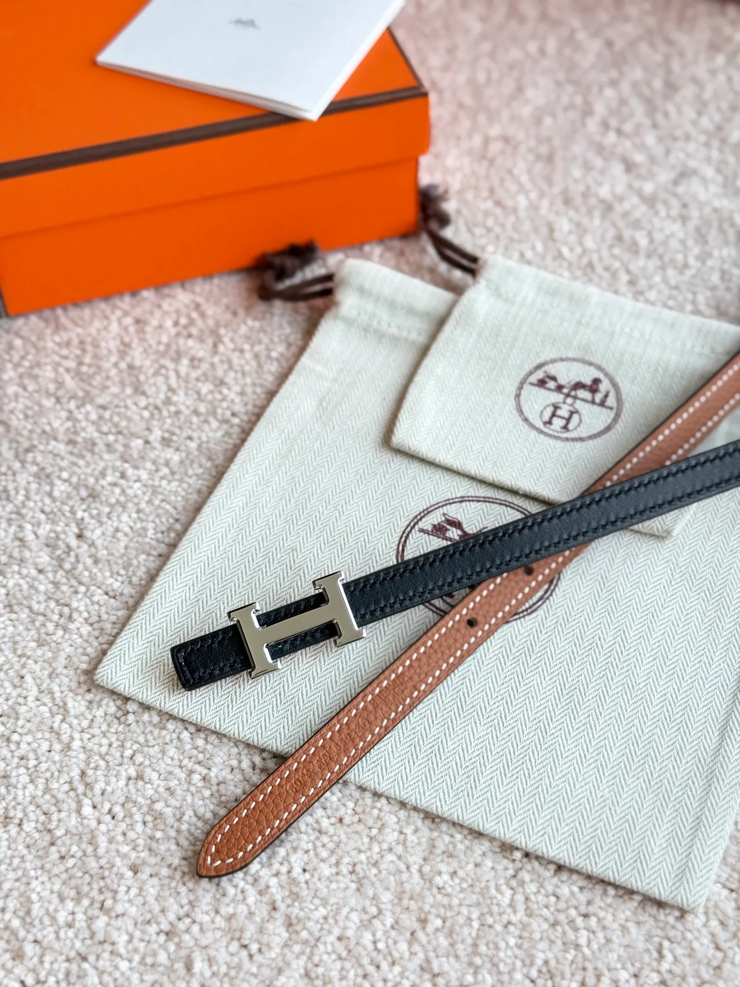 💰420💰Full package💰 💍Purchase level Hermès ⚡️🌹Mini H 5382 Fine hardware with imported togo leather Width 13MM Hermes women's belt is highly praised for its exquisite craftsmanship, high-quality materials and classic design. It is the top choice for women's belts. It is simple and elegant. The product has a delicate feel. It is not only a practical accessory, but also adds highlights to the overall look ♥️