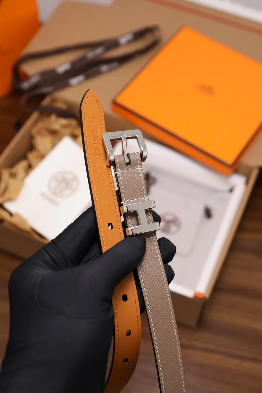 💰480💰Full package💰 💍Purchase level Hermès ⚡️🌹Ladies belt, width 2.0CM, top layer EP palm print calfskin with imported leather sole, fine workmanship, good quality. It's the perfect choice to pair with dresses and casual pants. Color; three colors, buckle: gold, silver, size: 90-110CM