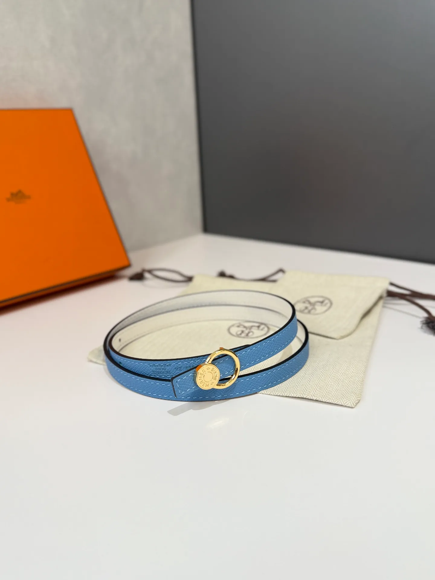 💰420💰Full package💰 💍Purchase level Hermès women's belts are famous for their high-quality materials, exquisite craftsmanship and classic design. It is not only a practical accessory, but also a symbol of taste and status. Whether it is daily wear or formal occasions, it can add highlights to the overall look. ❤️Width 13MM❤️