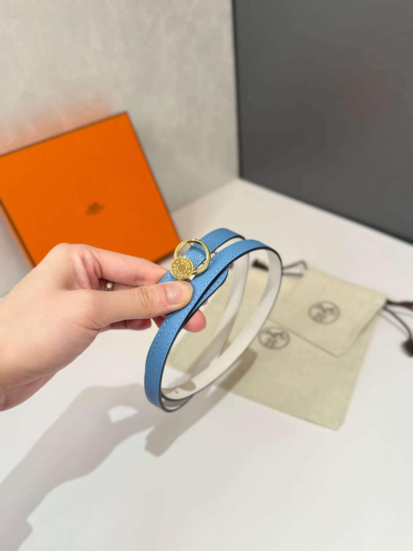 💰420💰Full package💰 💍Purchase level Hermès women's belts are famous for their high-quality materials, exquisite craftsmanship and classic design. It is not only a practical accessory, but also a symbol of taste and status. Whether it is daily wear or formal occasions, it can add highlights to the overall look. ❤️Width 13MM❤️