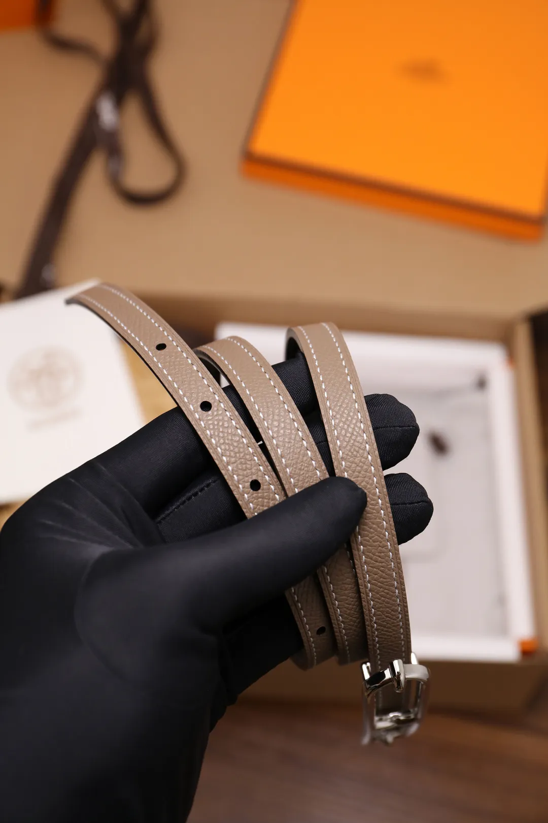 💰420💰Full package💰 💍Purchase grade Hermès⚡️🌹Width 1.3cm, first layer ep palmprint calfskin with plain calfskin base, double-sided. Dupu's diagonal stitching, Italian Finnis oil edges, and fine workmanship. Button head: pure copper, pure steel buckle (gold, silver) Size: 90-110cm