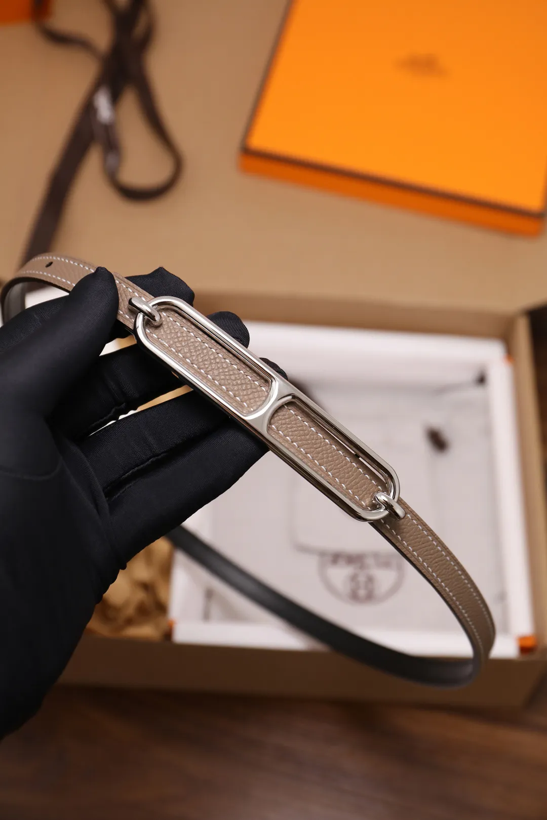 💰420💰Full package💰 💍Purchase grade Hermès⚡️🌹Width 1.3cm, first layer ep palmprint calfskin with plain calfskin base, double-sided. Dupu's diagonal stitching, Italian Finnis oil edges, and fine workmanship. Button head: pure copper, pure steel buckle (gold, silver) Size: 90-110cm