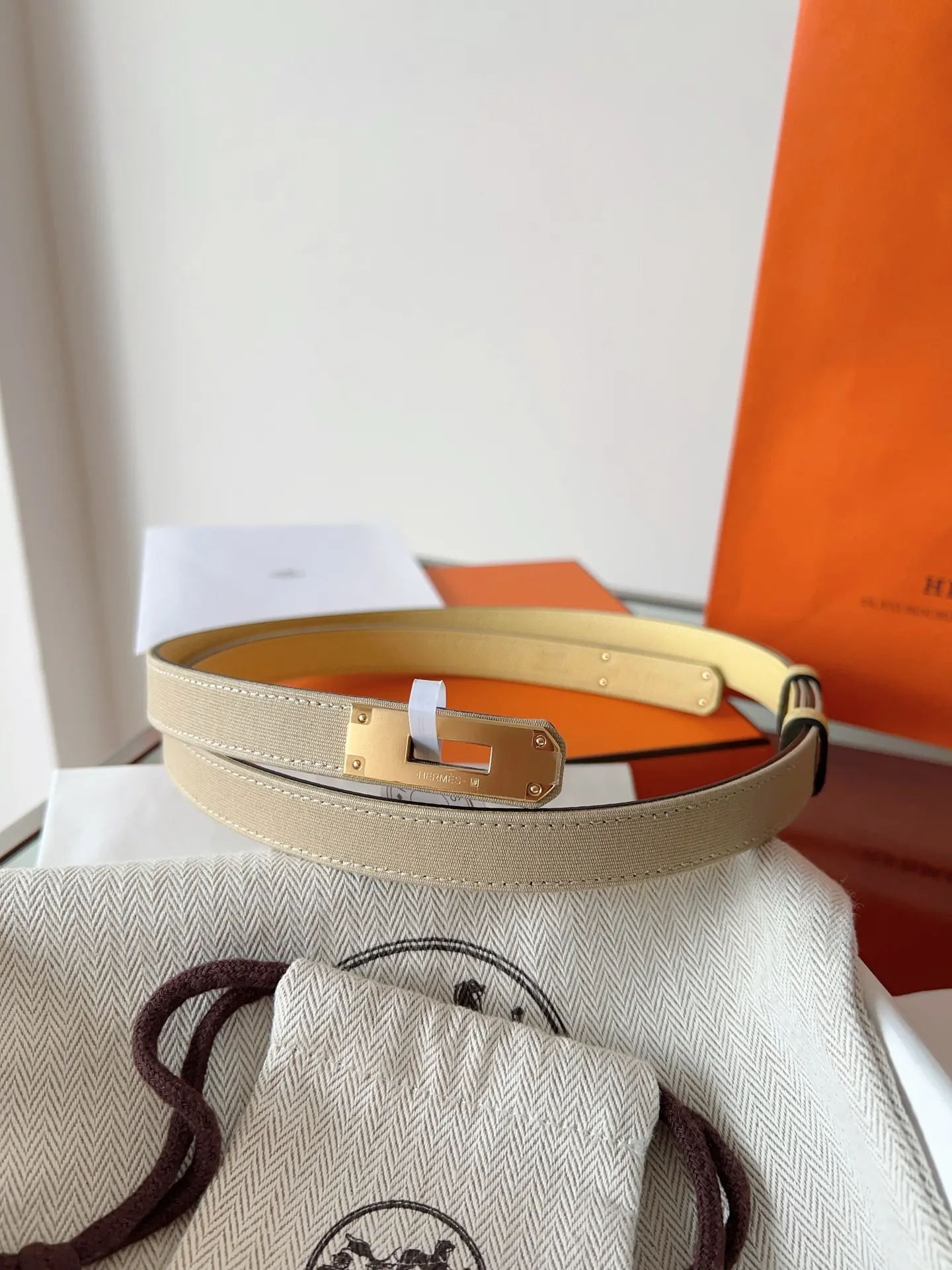 "HERMES" upgraded version 2025, brand new semi-handmade Kelly belt colors are black/gold/elephant gray/white/windbreaker rice (canvas) original EPSOM leather, the quality is beyond doubt