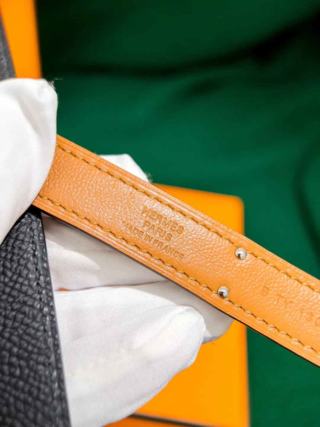 💰498💰Full package💰 💍Purchase level Hermès ⚡️🌹Kelly classic women's belt Width 1.8cm Classic elastic belt (one size fits all) Top layer EP palm print calfskin with golden brown calfskin bottom, semi-hand-sewn. Stainless steel buckle (gold silver)
