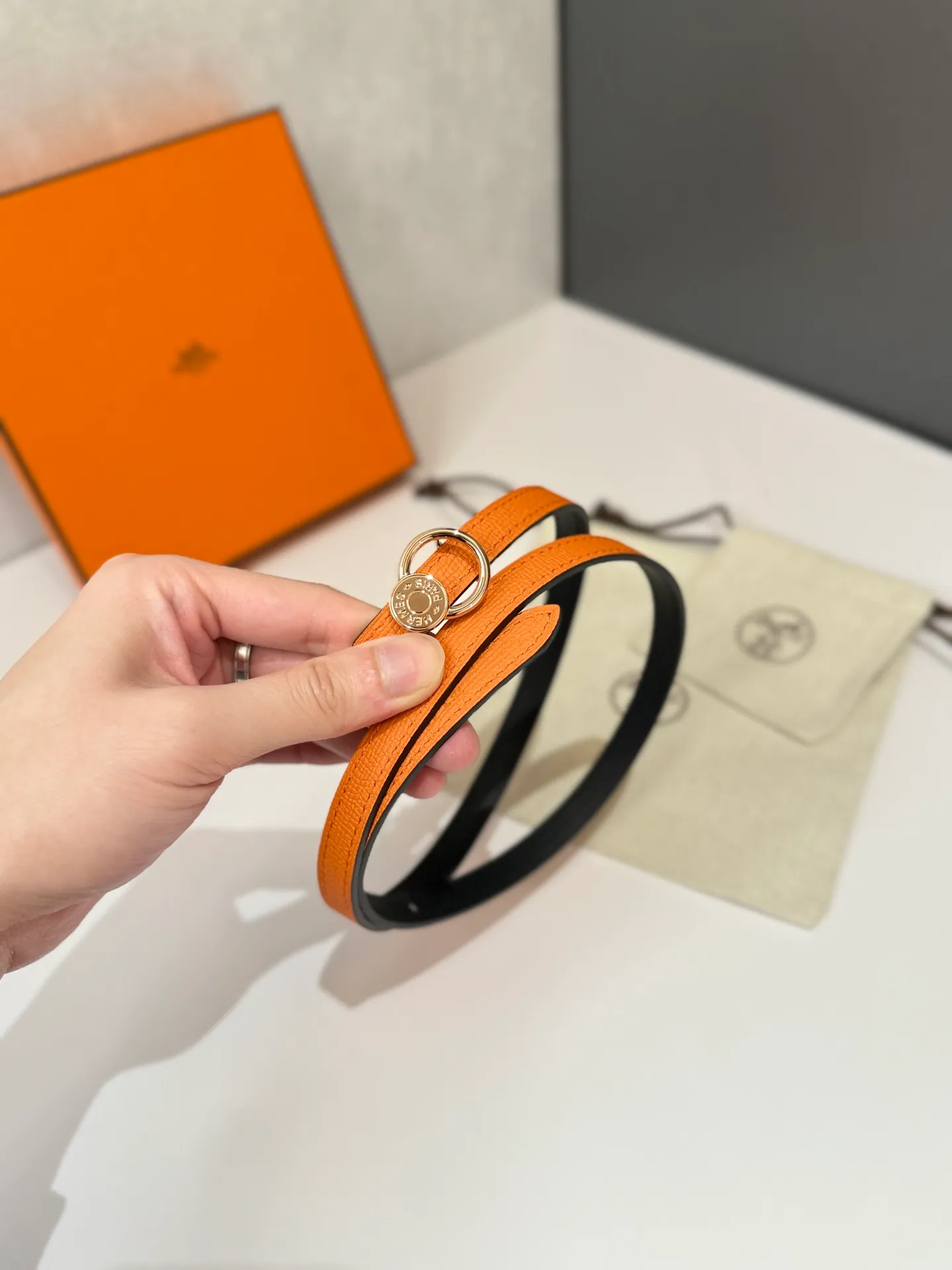💰420💰Full package💰 💍Purchase level Hermès women's belts are famous for their high-quality materials, exquisite craftsmanship and classic design. It is not only a practical accessory, but also a symbol of taste and status. Whether it is daily wear or formal occasions, it can add highlights to the overall look. ❤️Width 13MM❤️