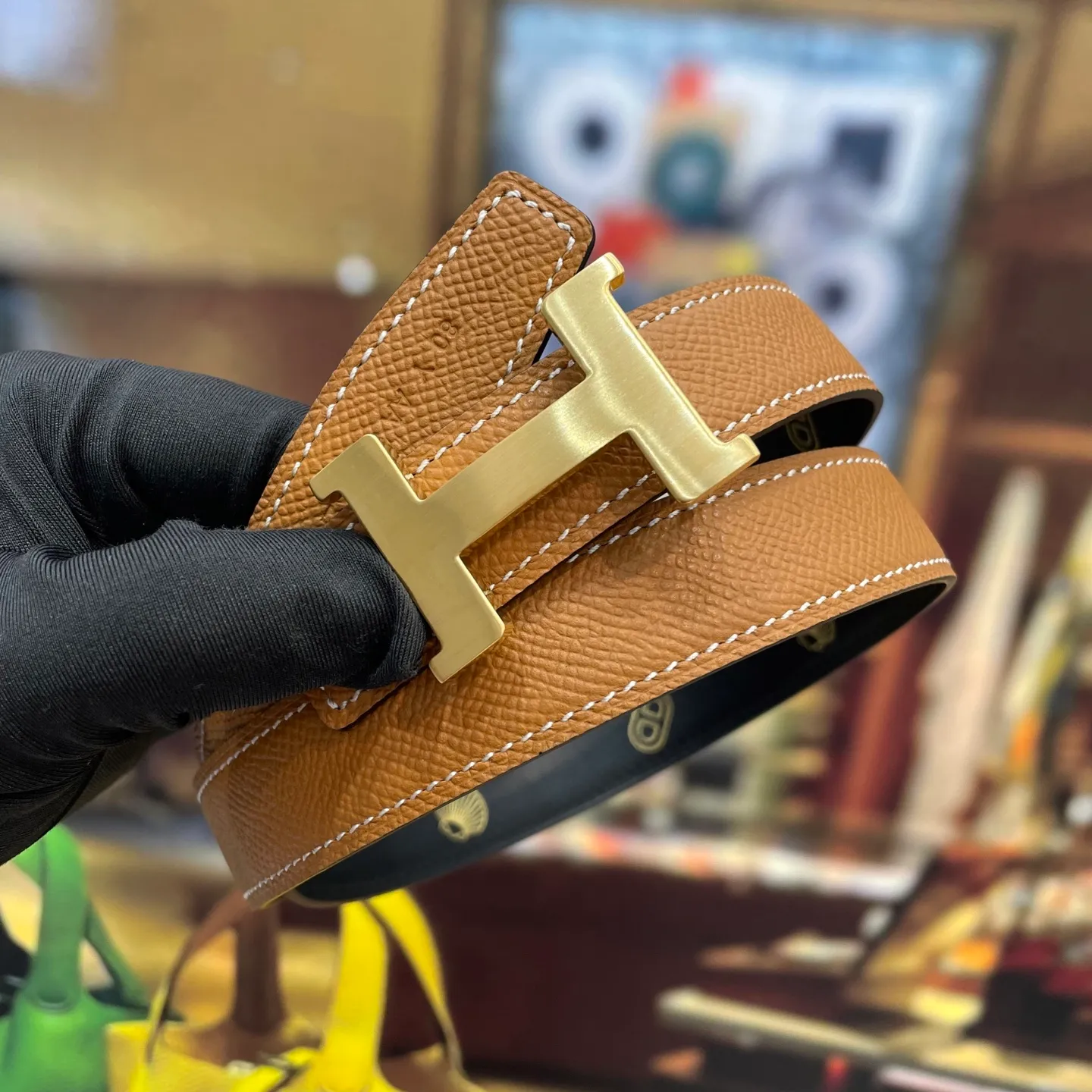💰480💰Full package💰 💍Purchase level Hermes-⚡️🌹High-quality double-sided original Epsom leather with stainless steel hardware buckle, high-end luxury printed Swift and Epsom calfskin double-sided leather belt.  The entire length of the belt is hot-stamped with gold foil and alternately embellished with shell elements and Chaine d'Ancre link designs.