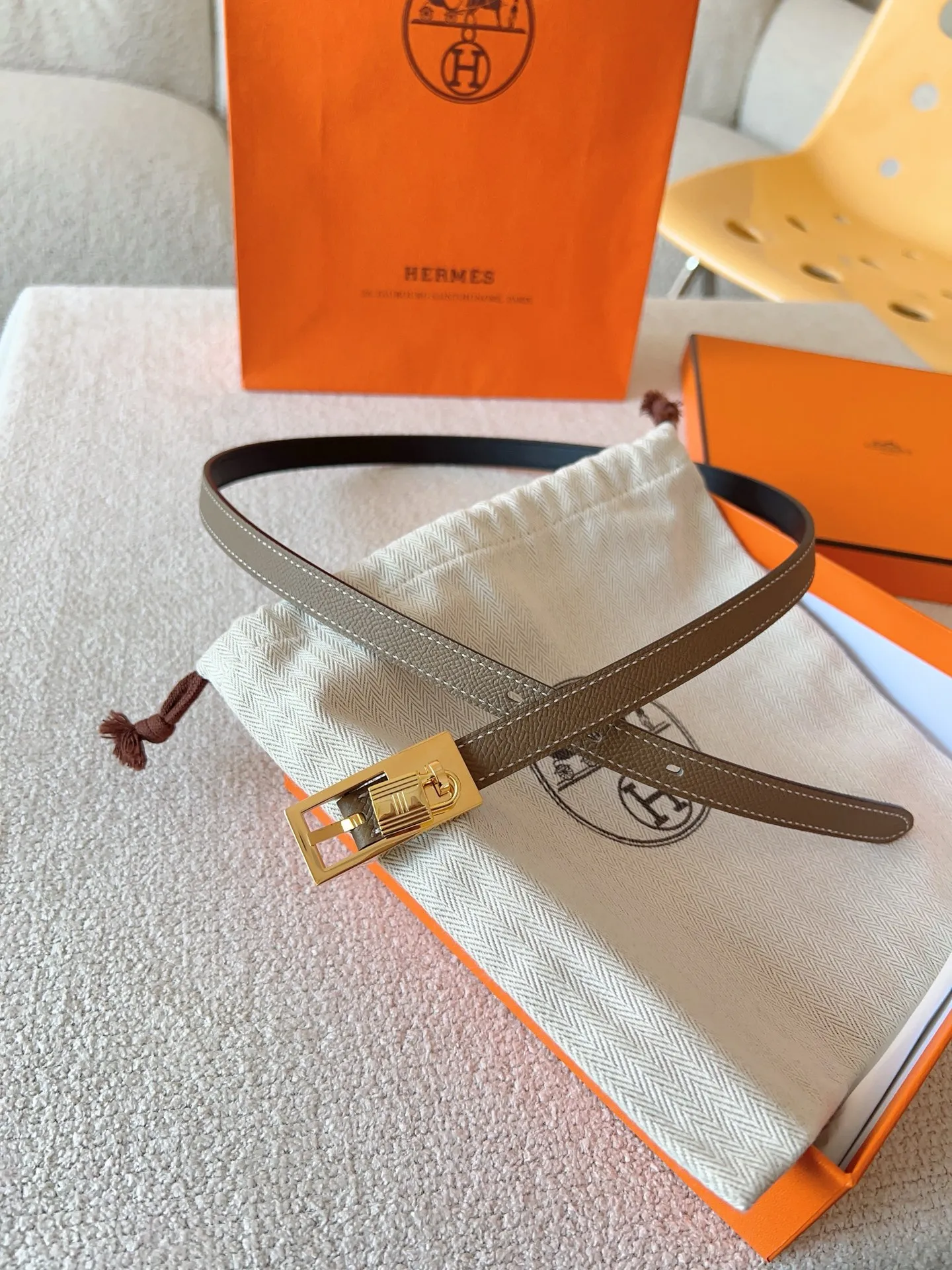 💰520💰Full set of packaging💰 💍Purchase level Hermes pin buckle series official website synchronized. Reversible leather belt in Swift and Epsom calfskin with metal belt buckle. The Lucky belt features a signature padlock that swings gracefully beneath the belt buckle, creating a fashionable accessory you won't want to put down. Belt width: 1.5cm