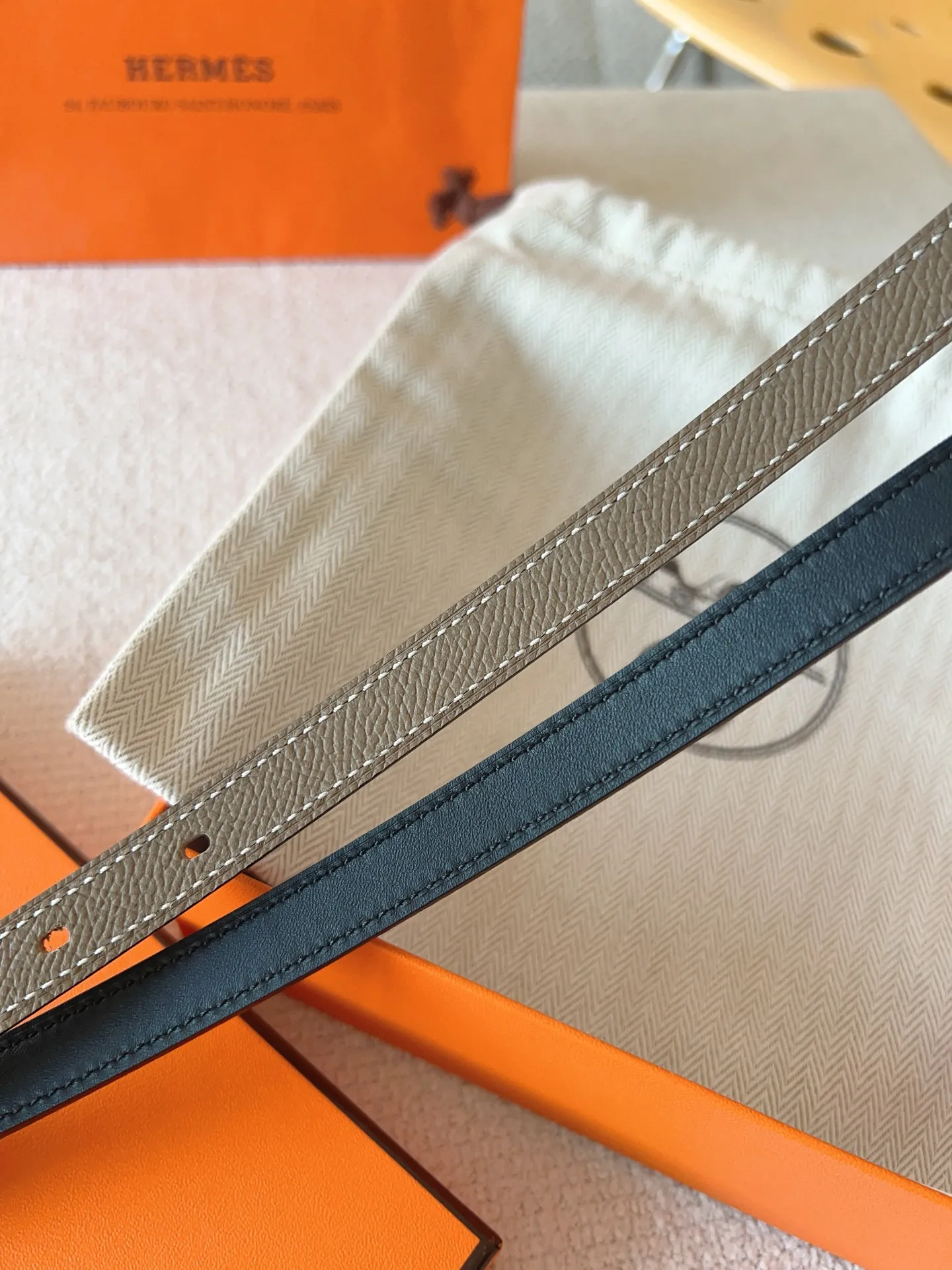 💰520💰Full set of packaging💰 💍Purchase level Hermes pin buckle series official website synchronized. Reversible leather belt in Swift and Epsom calfskin with metal belt buckle. The Lucky belt features a signature padlock that swings gracefully beneath the belt buckle, creating a fashionable accessory you won't want to put down. Belt width: 1.5cm