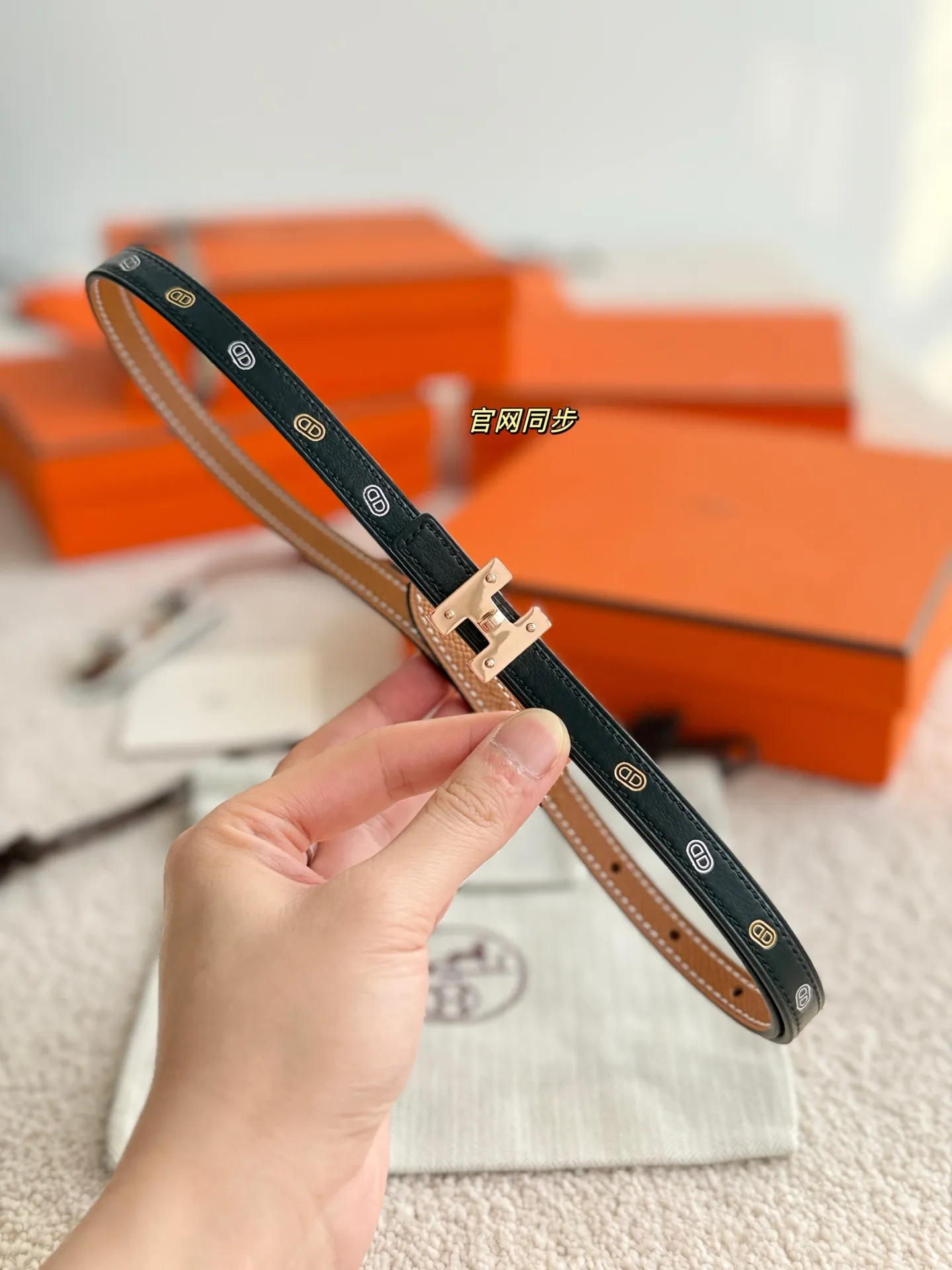 💰440💰Full package💰 💍Purchase level Hermès⚡️🌹RUBAN boutique hardware with imported Epsom leather, width 1.3cm Hermes women's belt is highly praised for its exquisite craftsmanship, high-quality materials and classic design. It is the top choice for women's belts. It is simple and elegant. The product has a delicate feel. It is not only a practical accessory, but also adds highlights to the overall look.