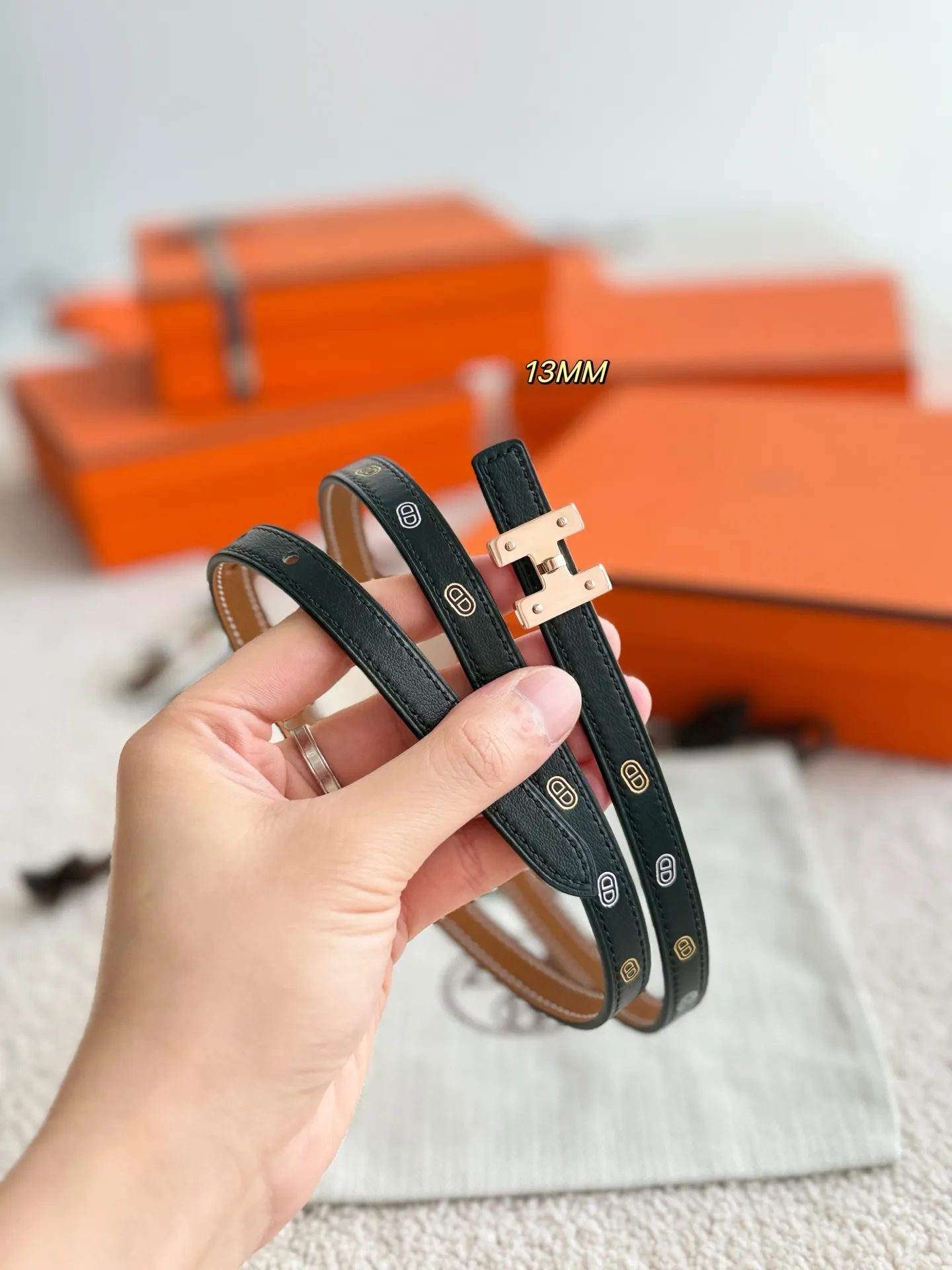 💰440💰Full package💰 💍Purchase level Hermès⚡️🌹RUBAN boutique hardware with imported Epsom leather, width 1.3cm Hermes women's belt is highly praised for its exquisite craftsmanship, high-quality materials and classic design. It is the top choice for women's belts. It is simple and elegant. The product has a delicate feel. It is not only a practical accessory, but also adds highlights to the overall look.