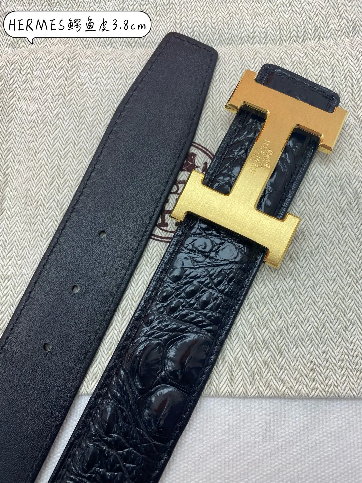 Hermes half-inch crocodile bone leather new stainless steel craftsman exquisite design, with crocodile double bone 🐊 high-end belt! Original base cowhide. Specially made for high-end people. Comes with high-end wooden box packaging. The first choice for holiday gifts is P800.