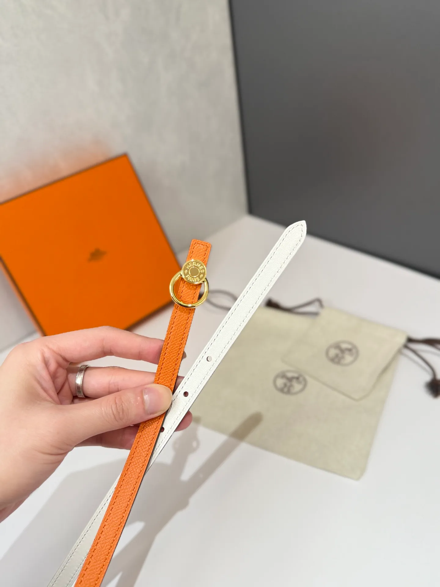 💰420💰Full package💰 💍Purchase level Hermès women's belts are famous for their high-quality materials, exquisite craftsmanship and classic design. It is not only a practical accessory, but also a symbol of taste and status. Whether it is daily wear or formal occasions, it can add highlights to the overall look. ❤️Width 13MM❤️
