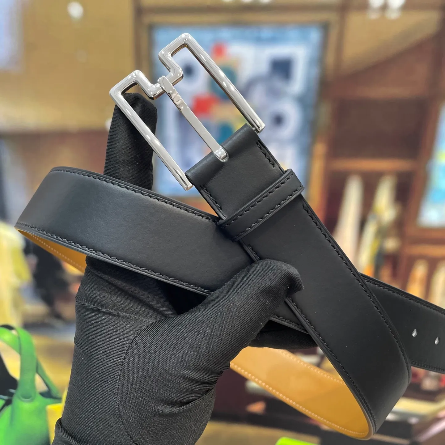💰520💰Full set of packaging💰 💍Purchase level Hermes⚡️🌹The cabinet sister recommends sharing H Width 35mm Premium double-sided original leather with boutique buckle, boutique high quality⚡️🌹Seiko production, detailed pictures, gold medal sales cabinet sister real-life shooting, high-end luxury