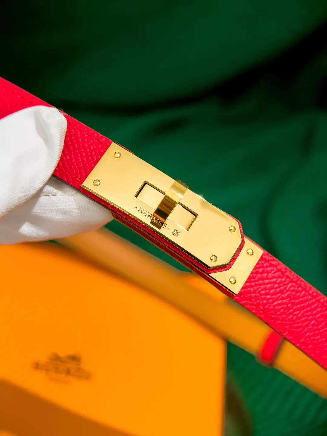 💰498💰Full package💰 💍Purchase level Hermès ⚡️🌹Kelly classic women's belt Width 1.8cm Classic elastic belt (one size fits all) Top layer EP palm print calfskin with golden brown calfskin bottom, semi-hand-sewn. Stainless steel buckle (gold silver)