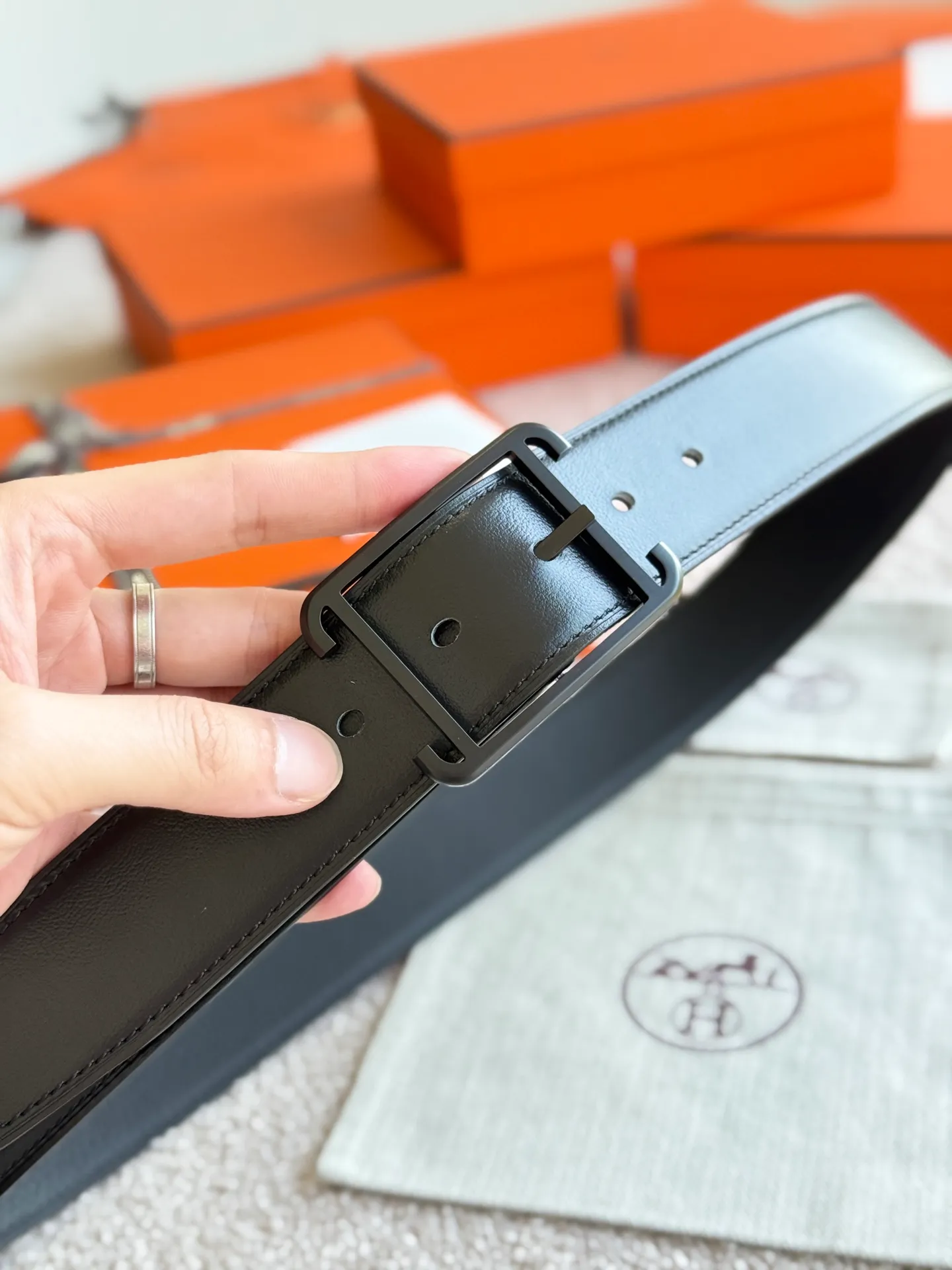 💰520💰Full set of packaging💰 💍Purchasing agent level Hermes⚡️🌹The counter sister recommends sharing Black Samurai belt, width 38mm, high-quality double-sided original leather with fine pin buckle, high-quality high-quality⚡️🌹Seiko production, detailed pictures, gold medal sales counter sister real-life shooting, high-end luxury