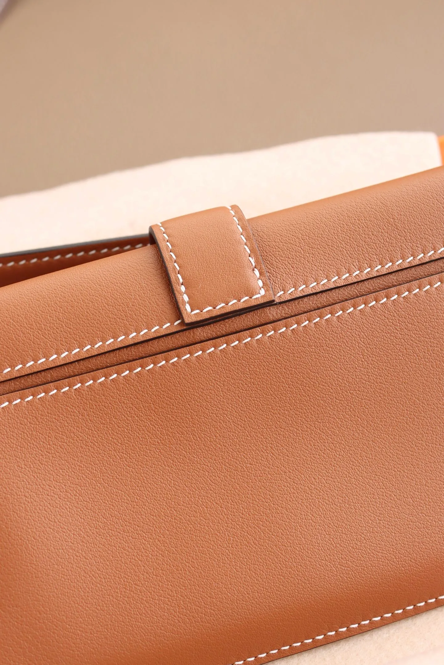 💰3320💰Full set of packaging💰 💍 HERMES original leather handmade ⚡️🌹waist bag/golden brown Elan Pocket 24～belt/size can hold Max large mobile phone, lipstick💄, ID, passport. In addition to being used as a waist bag, it can also be used as a cross-body bag and a chest bag. The size M leather is about 28-31 inches. There is room for length and you can punch holes if needed.