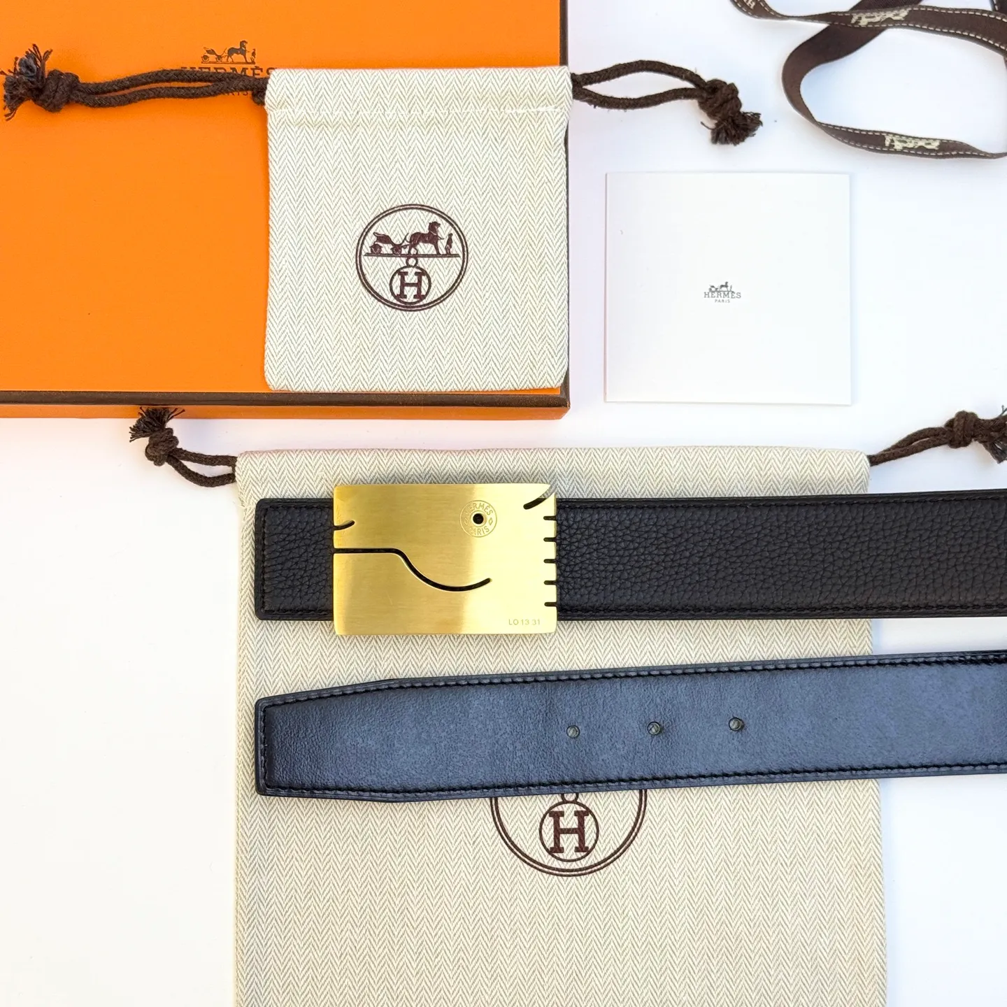 ❤️H 5382 Belt-Togo-38MM ❤️ 💰480💰Full package💰 💍Purchase level Hermès men's belts are highly respected for their exquisite craftsmanship, high-quality materials and classic designs, and are the top choice among men's fashion accessories. The most iconic design is the button with the "H" logo, which is simple, elegant and highly recognizable, suitable for business and leisure occasions. It is not only a practical accessory, but also a symbol of status and taste. Whether it is a business occasion or casual wear, it can add a sense of luxury and sophistication to the overall look.