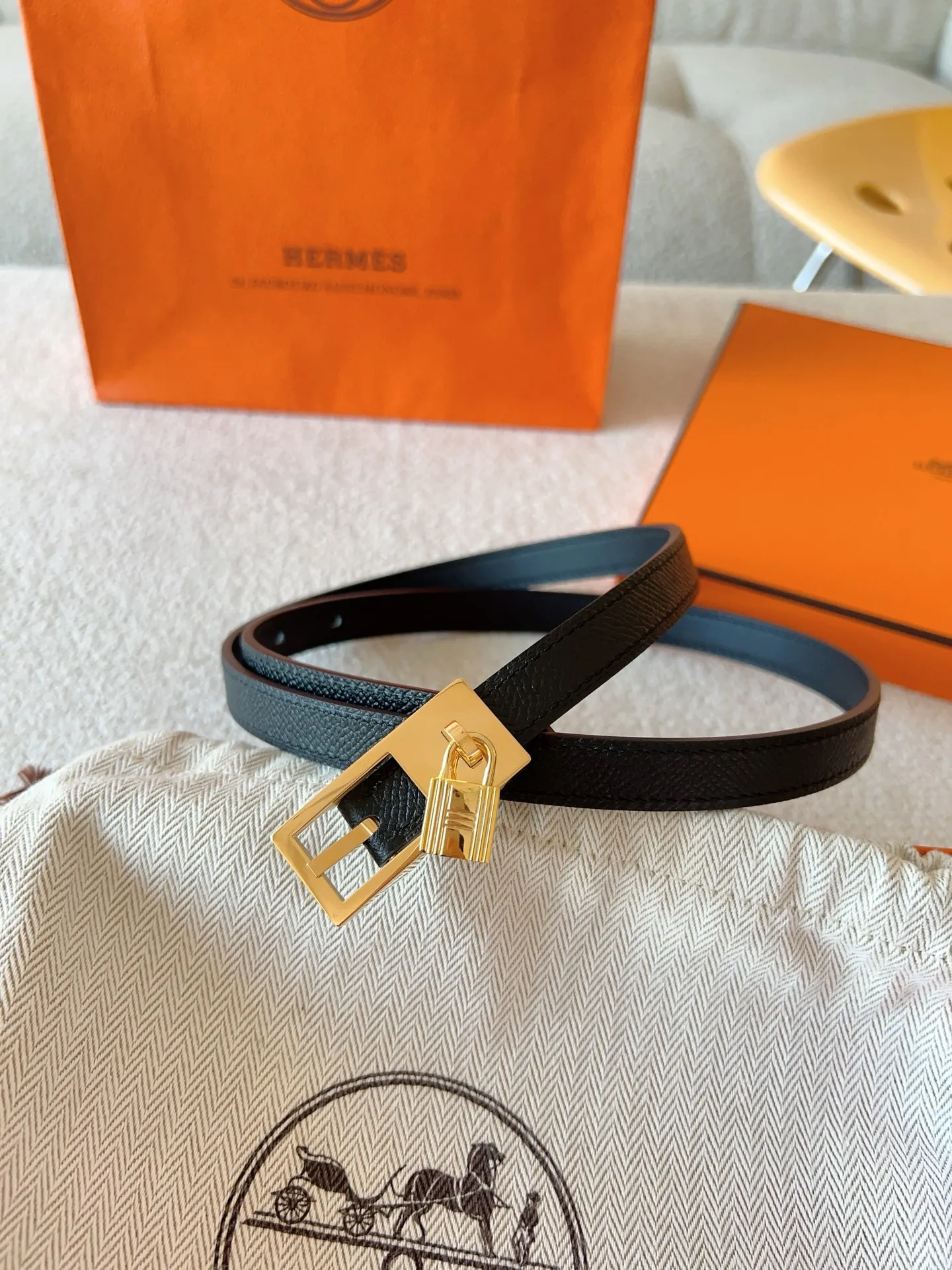 💰520💰Full set of packaging💰 💍Purchase level Hermes pin buckle series official website synchronized. Reversible leather belt in Swift and Epsom calfskin with metal belt buckle. The Lucky belt features a signature padlock that swings gracefully beneath the belt buckle, creating a fashionable accessory you won't want to put down. Belt width: 1.5cm