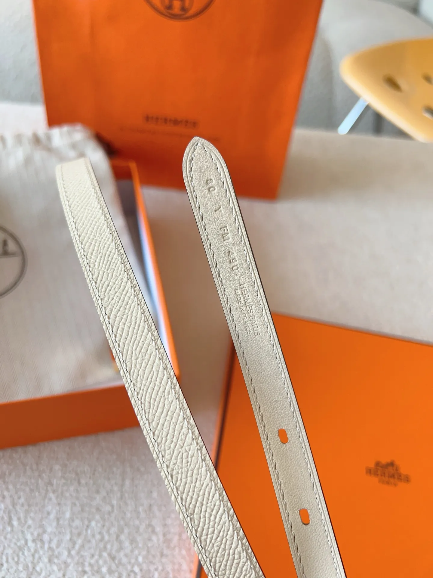 💰520💰Full set of packaging💰 💍Purchase level Hermes pin buckle series official website synchronized. Reversible leather belt in Swift and Epsom calfskin with metal belt buckle. The Lucky belt features a signature padlock that swings gracefully beneath the belt buckle, creating a fashionable accessory you won't want to put down. Belt width: 1.5cm