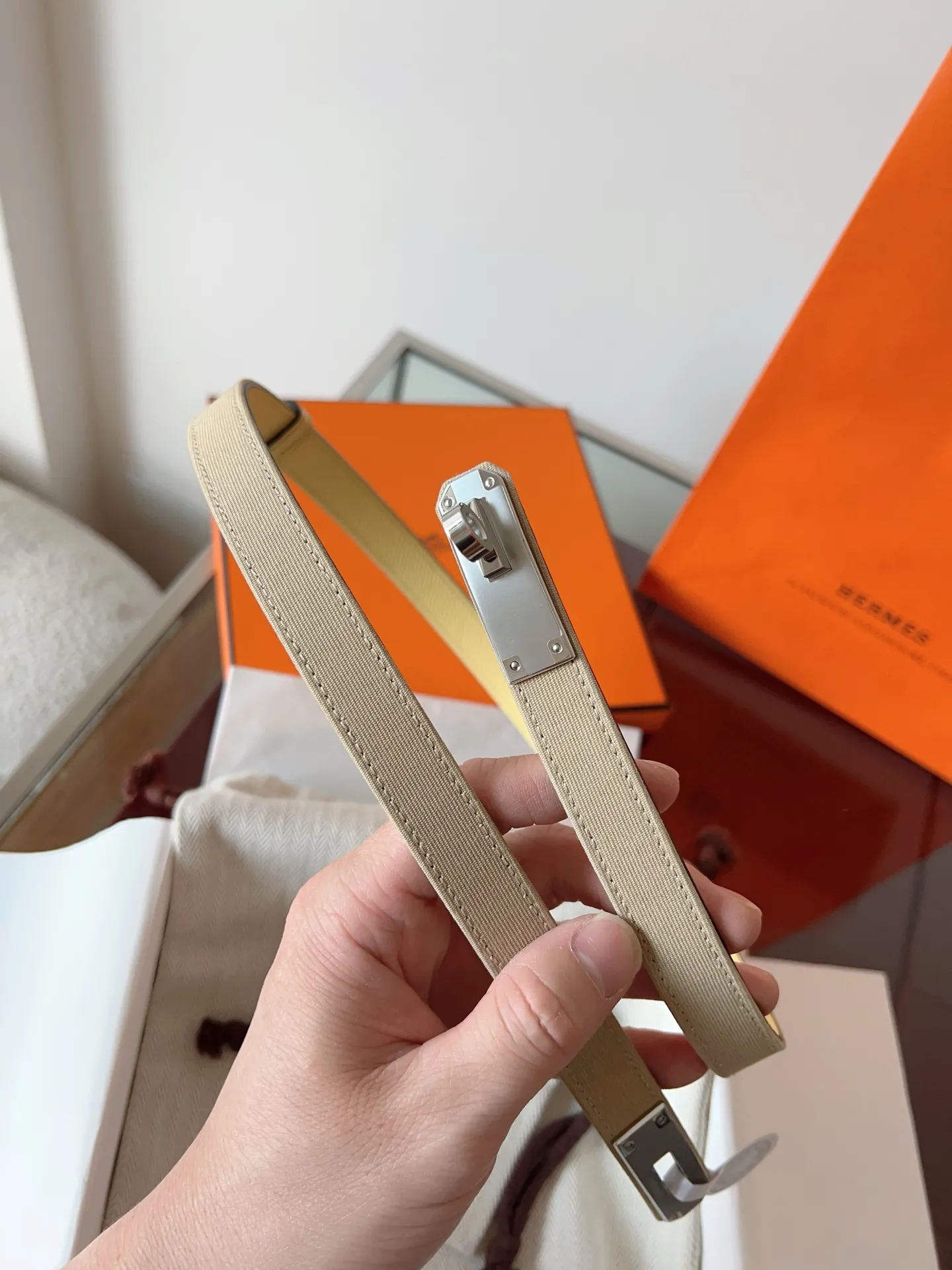 "HERMES" upgraded version 2025, brand new semi-handmade Kelly belt colors are black/gold/elephant gray/white/windbreaker rice (canvas) original EPSOM leather, the quality is beyond doubt