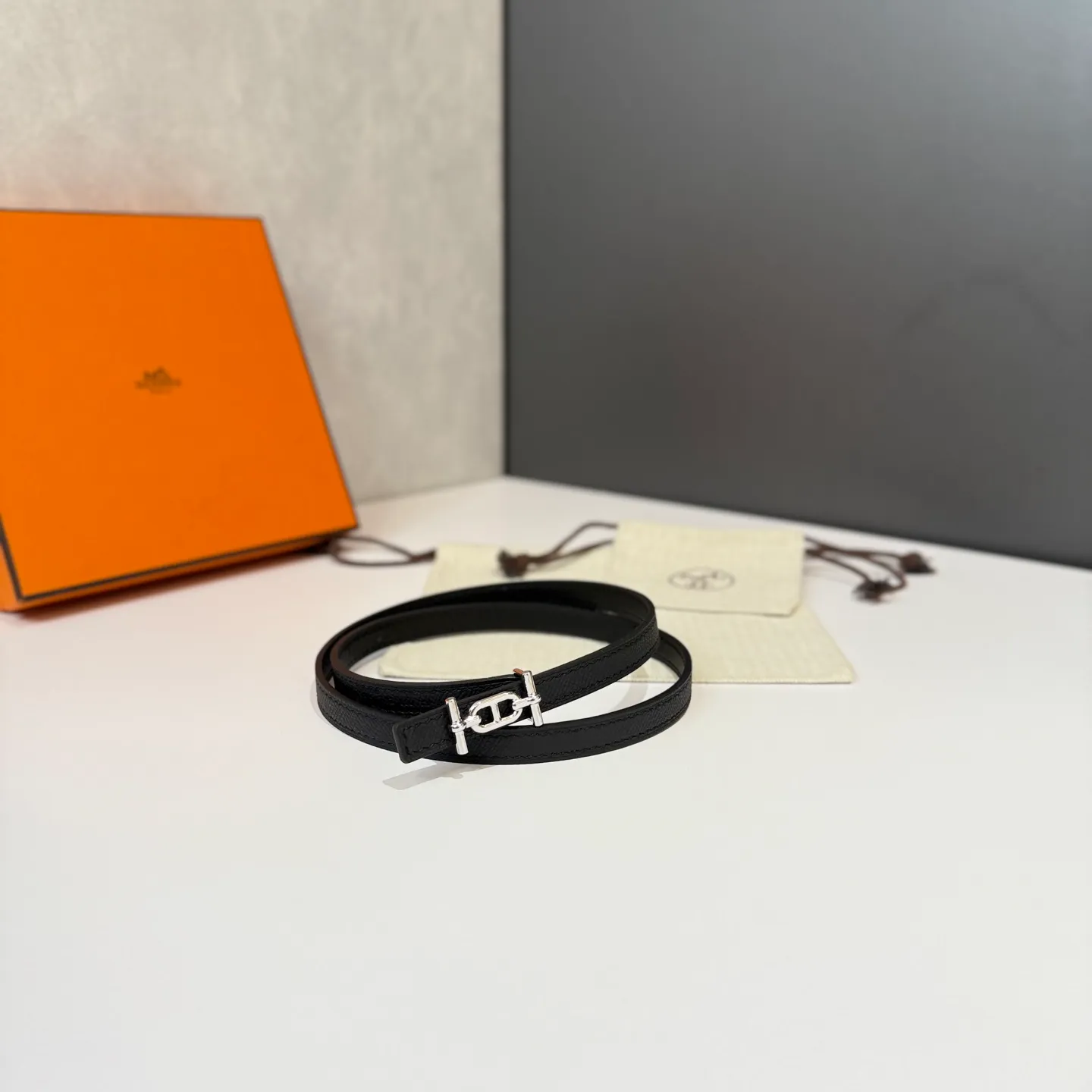 💰420💰Full package💰 💍Purchase level Hermès women's belts are famous for their high-quality materials, exquisite craftsmanship and classic design. It is not only a practical accessory, but also a symbol of taste and status. Whether it is daily wear or formal occasions, it can add highlights to the overall look. ❤️Width 13MM❤️