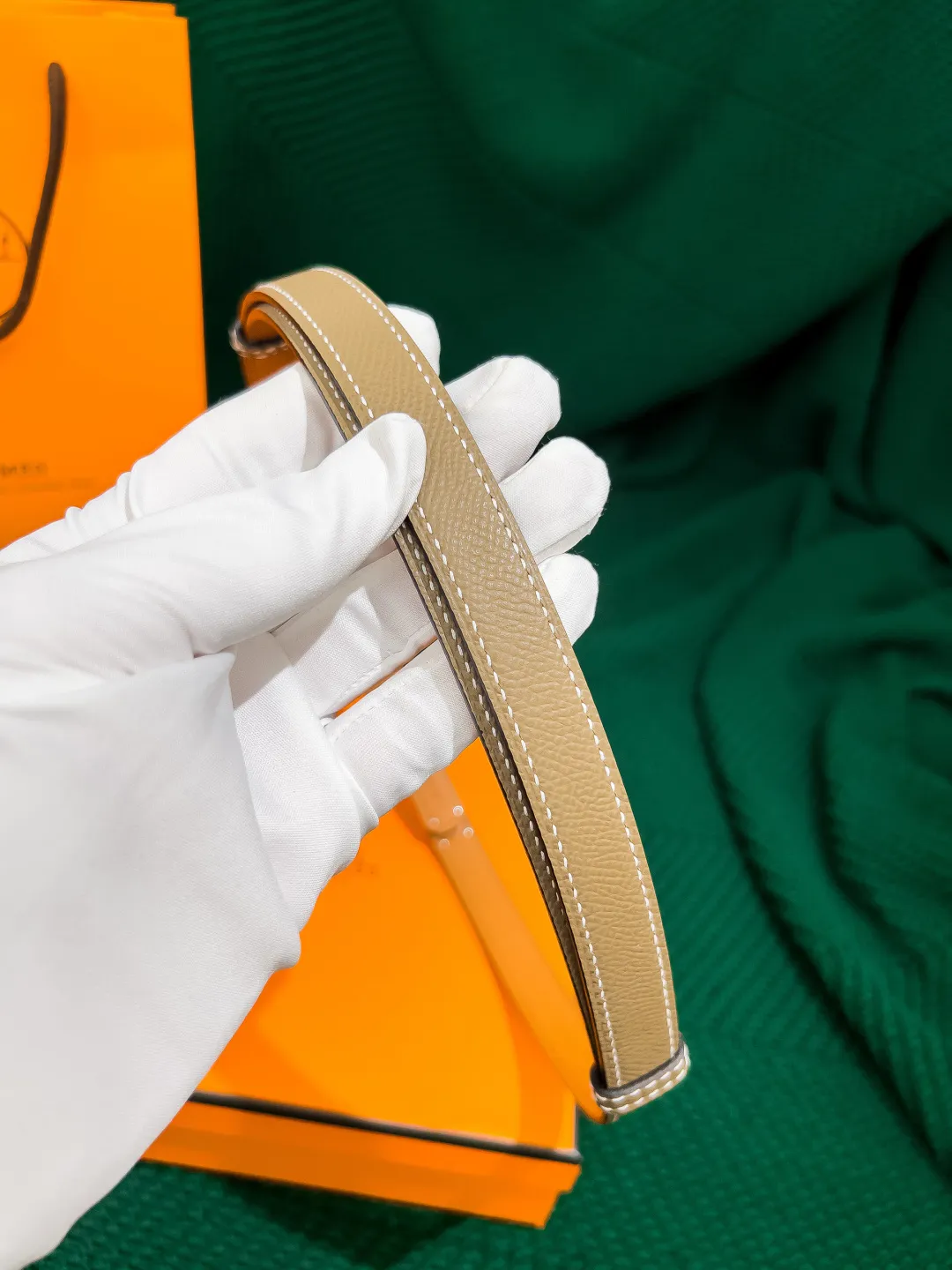 💰498💰Full package💰 💍Purchase level Hermès ⚡️🌹Kelly classic women's belt Width 1.8cm Classic elastic belt (one size fits all) Top layer EP palm print calfskin with golden brown calfskin bottom, semi-hand-sewn. Stainless steel buckle (gold silver)