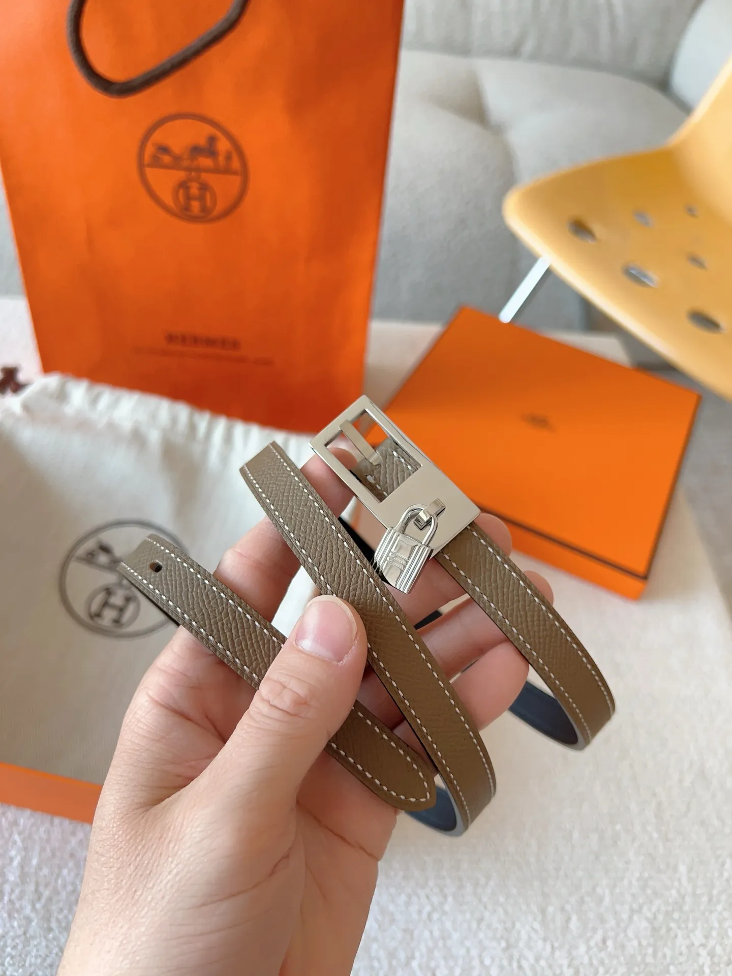 💰520💰Full set of packaging💰 💍Purchase level Hermes pin buckle series official website synchronized. Reversible leather belt in Swift and Epsom calfskin with metal belt buckle. The Lucky belt features a signature padlock that swings gracefully beneath the belt buckle, creating a fashionable accessory you won't want to put down. Belt width: 1.5cm