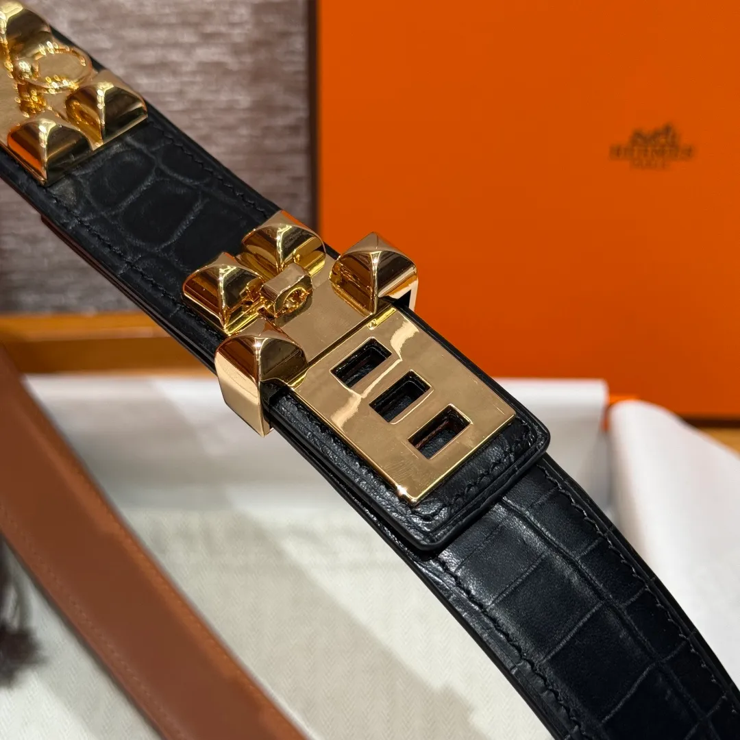 💰560💰Full package💰 💍Purchase level Hermès ⚡️🌹Collier de Chien 32 belt Crocodile🐊 embossed calfskin belt with metal belt buckle. This Collier de Chien belt continues the rock style and has been upgraded. The narrow design highlights daily fashion. Width: 32mm