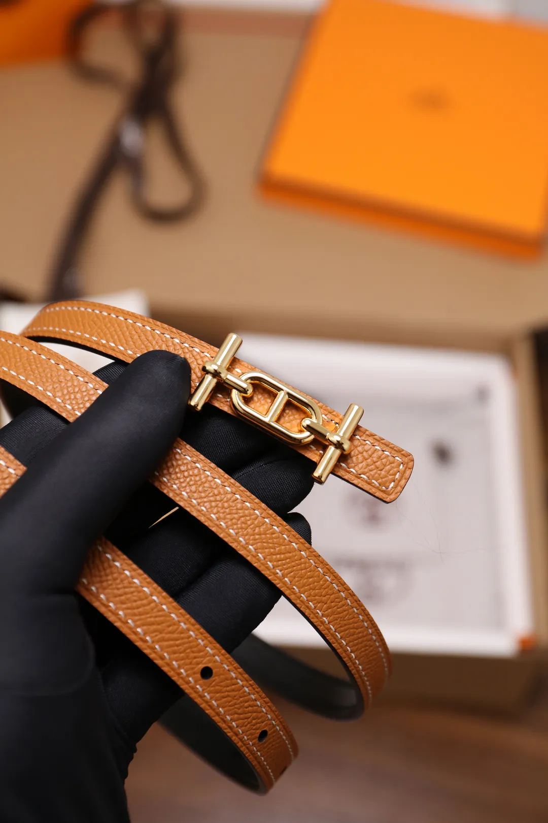 💰420💰Full package💰 💍Purchase grade Hermès⚡️🌹Width 1.3cm, first layer ep palmprint calfskin with plain calfskin base, double-sided. Dupu's diagonal stitching, Italian Finnis oil edges, and fine workmanship. Button head: pure copper, pure steel buckle (gold, silver) Size: 90-110cm