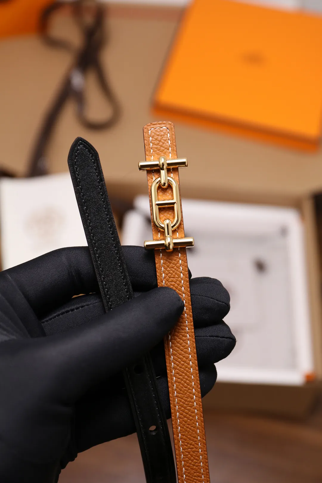 💰420💰Full package💰 💍Purchase grade Hermès⚡️🌹Width 1.3cm, first layer ep palmprint calfskin with plain calfskin base, double-sided. Dupu's diagonal stitching, Italian Finnis oil edges, and fine workmanship. Button head: pure copper, pure steel buckle (gold, silver) Size: 90-110cm