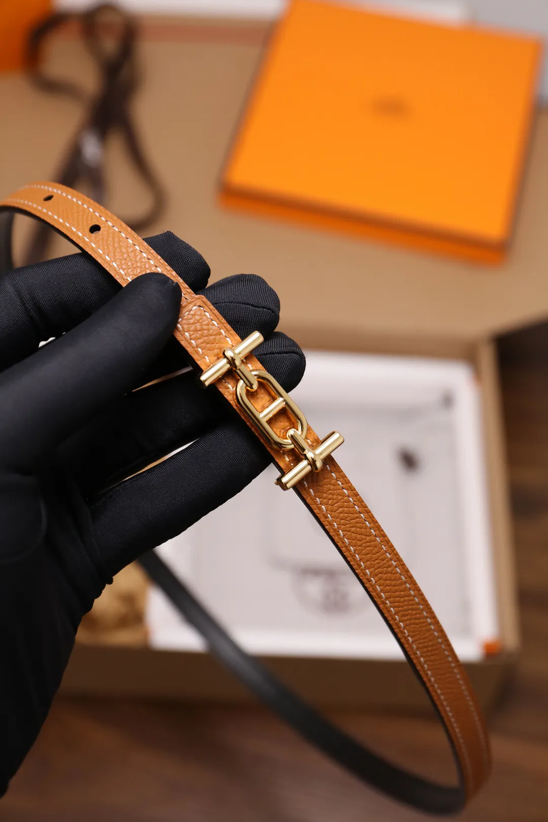 💰420💰Full package💰 💍Purchase grade Hermès⚡️🌹Width 1.3cm, first layer ep palmprint calfskin with plain calfskin base, double-sided. Dupu's diagonal stitching, Italian Finnis oil edges, and fine workmanship. Button head: pure copper, pure steel buckle (gold, silver) Size: 90-110cm