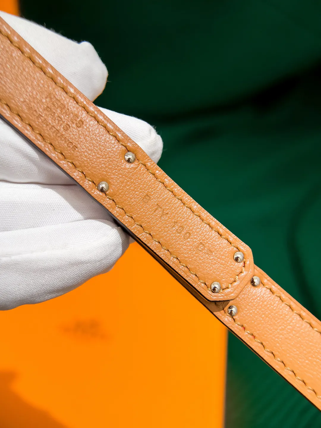 💰498💰Full package💰 💍Purchase level Hermès ⚡️🌹Kelly classic women's belt Width 1.8cm Classic elastic belt (one size fits all) Top layer EP palm print calfskin with golden brown calfskin bottom, semi-hand-sewn. Stainless steel buckle (gold silver)